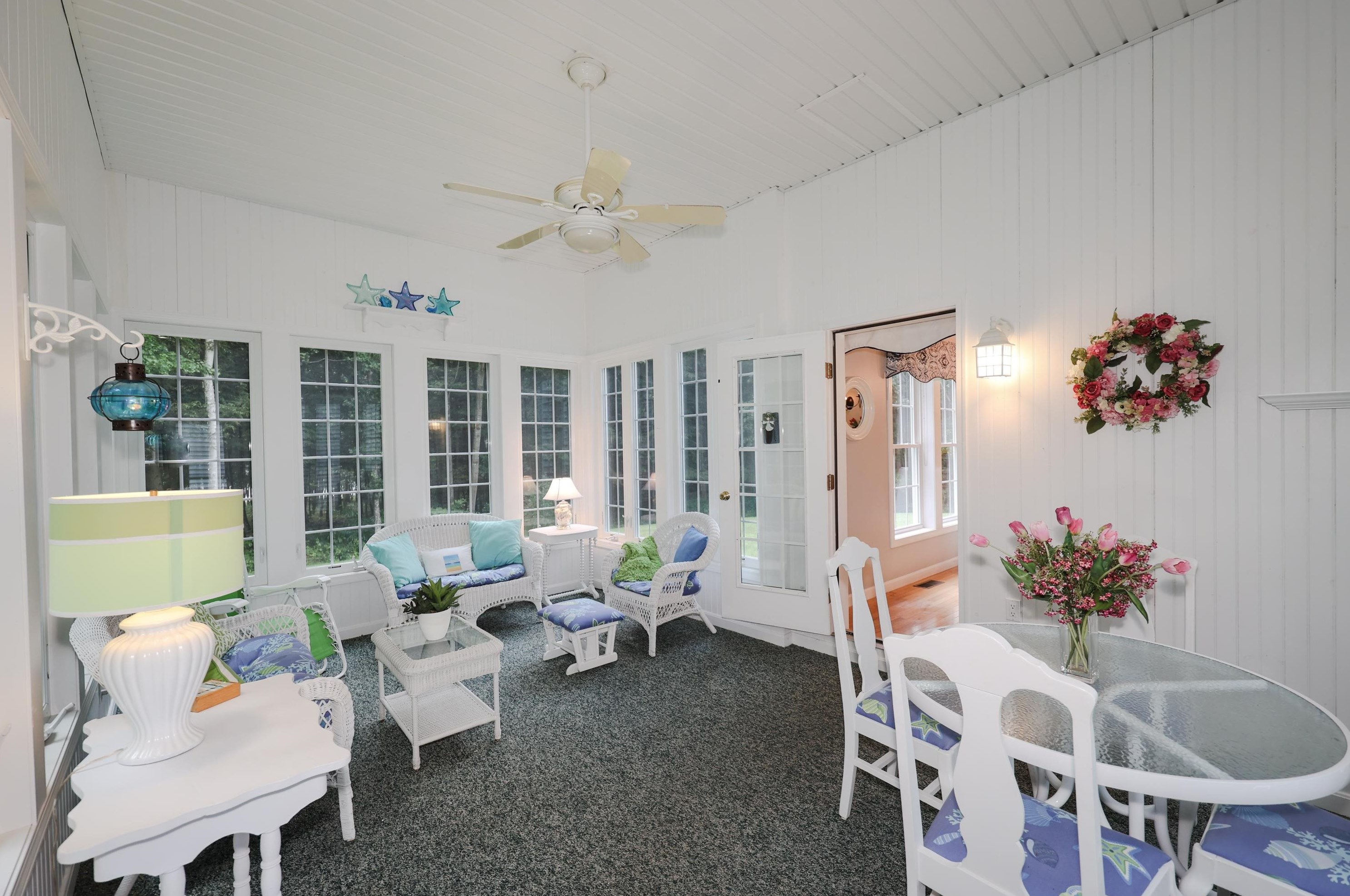 27 Farrwood Dr, Manchester NH 03106-2162 exterior