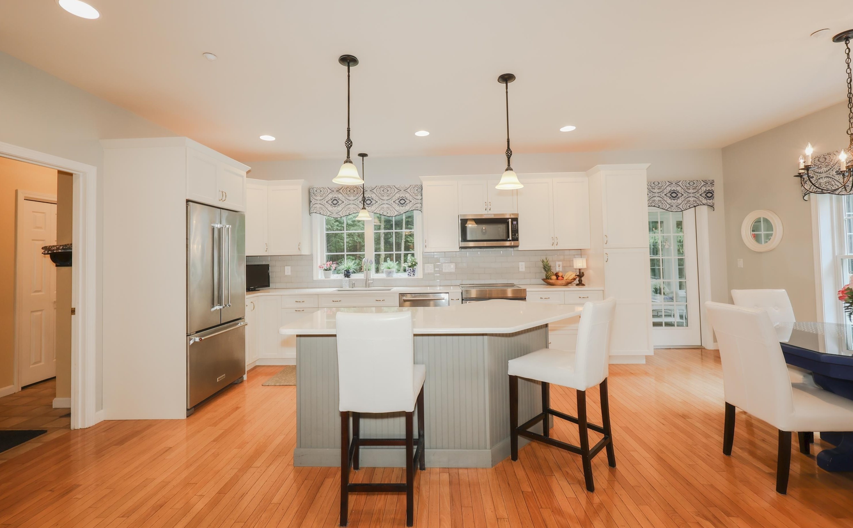 27 Farrwood Dr, Manchester NH 03106-2162 exterior