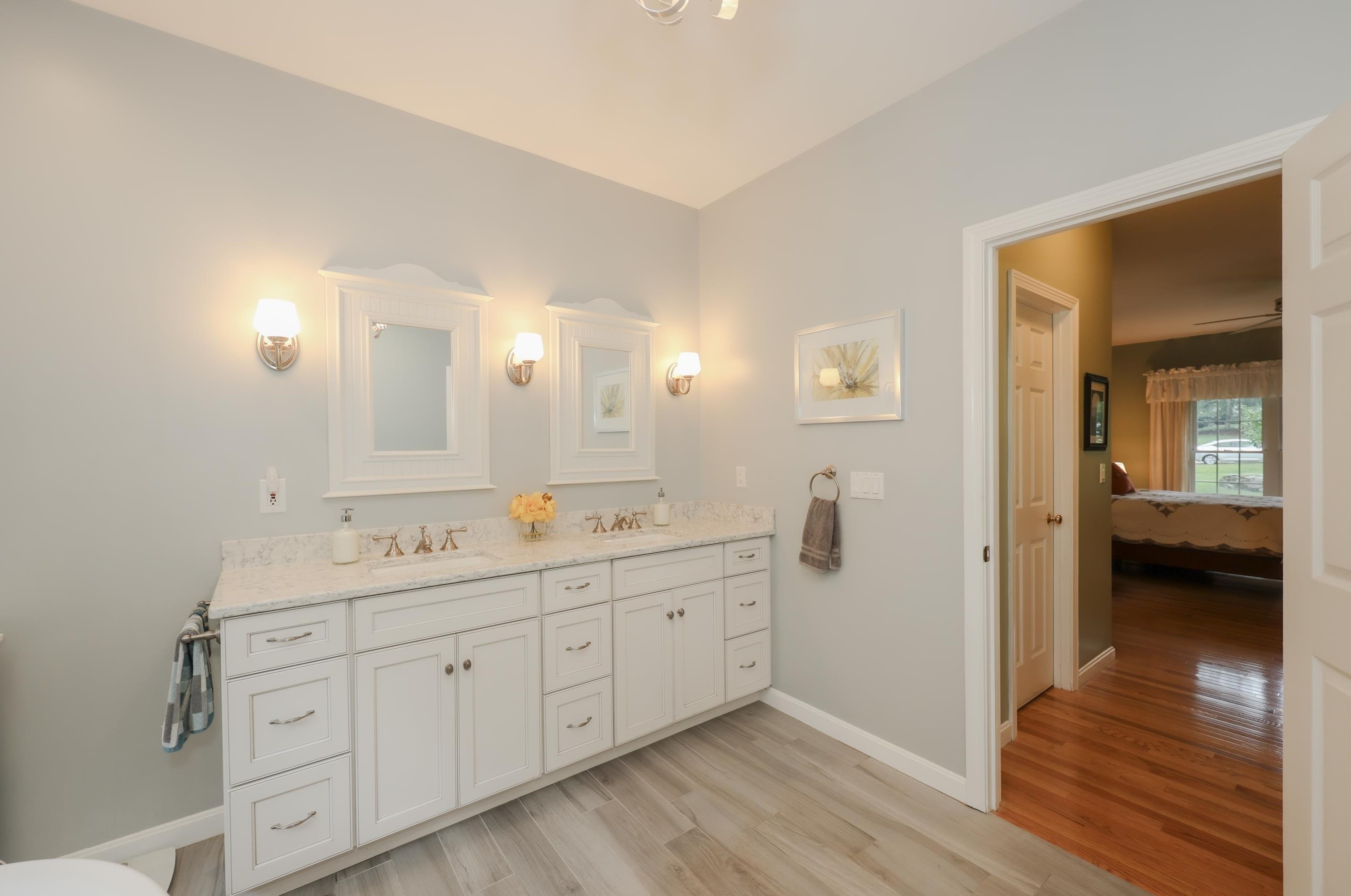 27 Farrwood Dr, Manchester NH 03106-2162 exterior