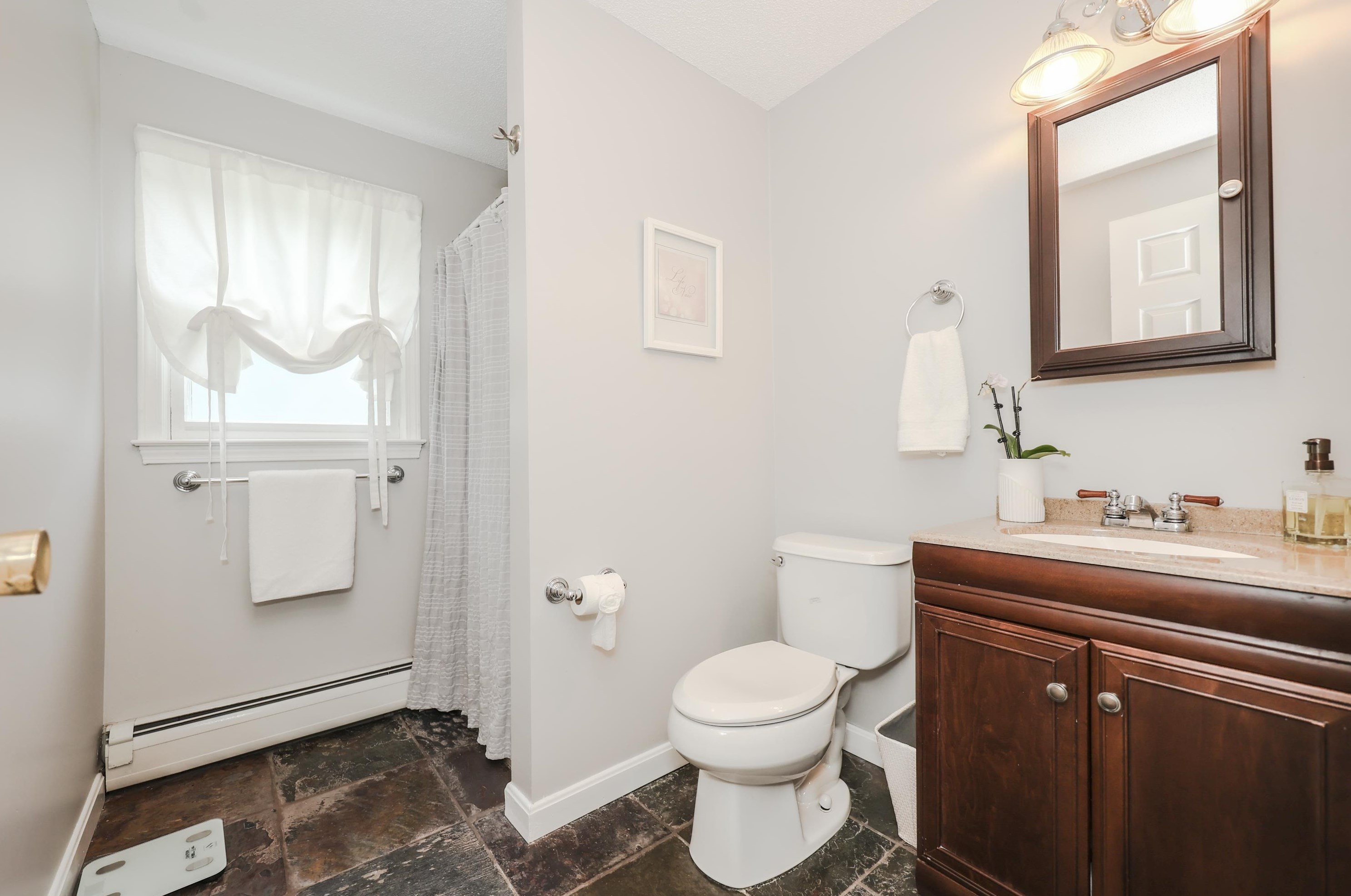 35 Donovan Ct, Merrimack NH 03054-6220 exterior