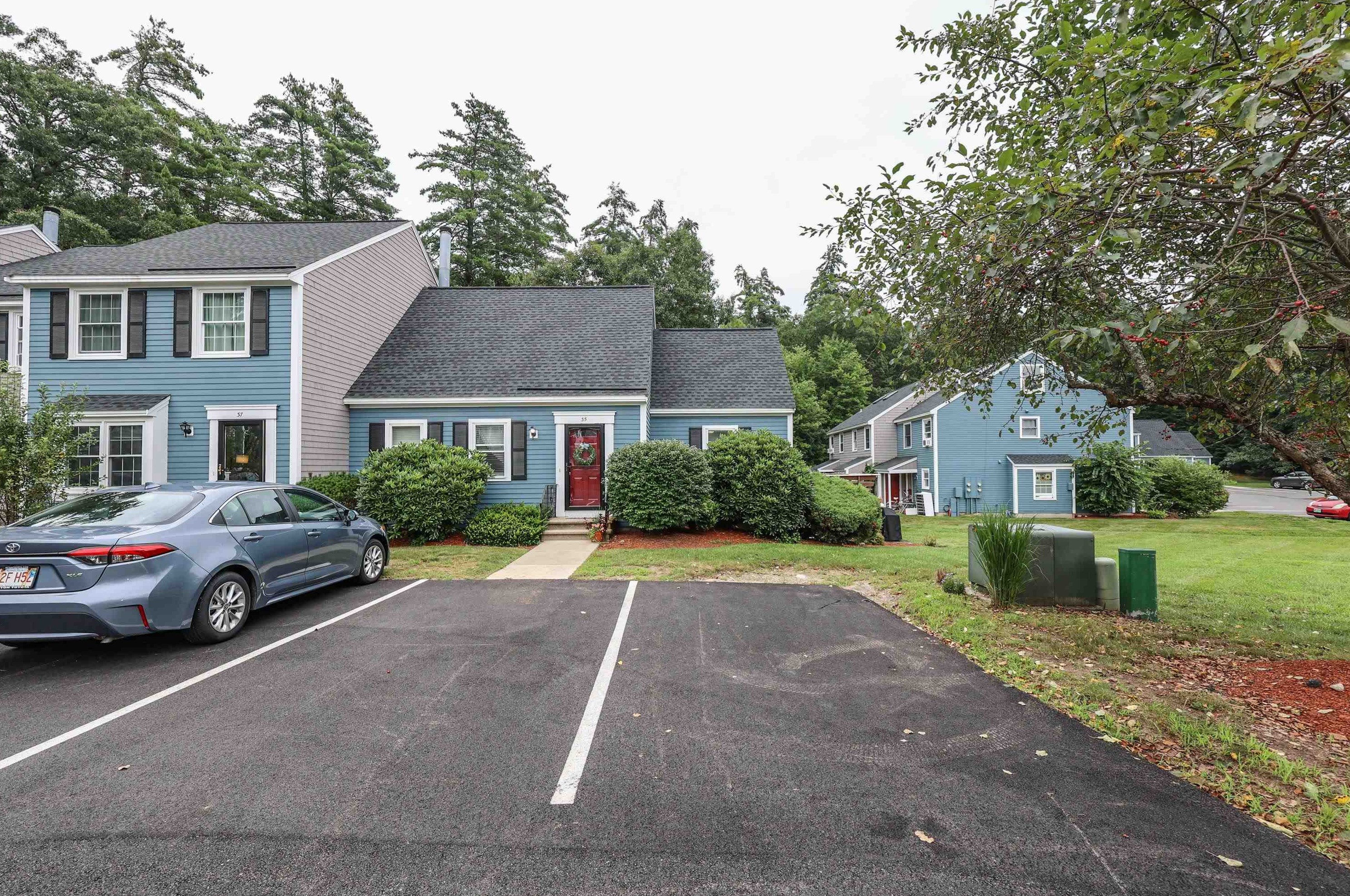 35 Donovan Ct, Merrimack NH  03054-6219 exterior