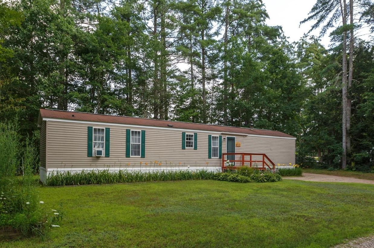 12 Bookholz Way, Tamworth, NH 03886-4422