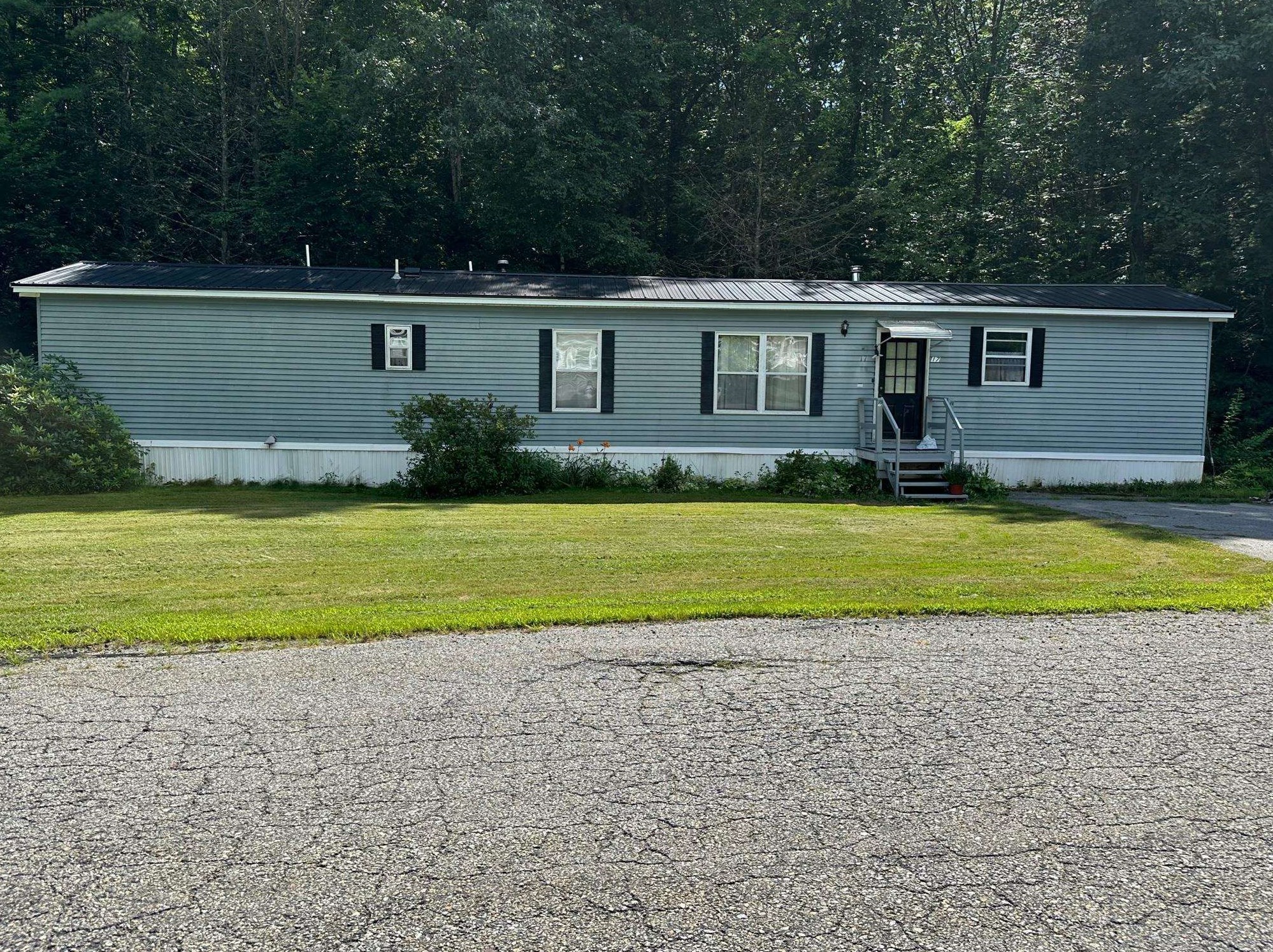 17 Lamprey River Park, Newmarket, NH 03857-1722