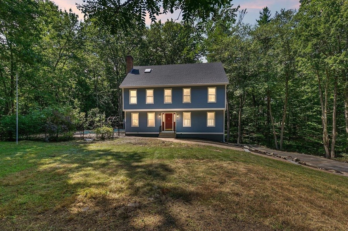 4 Finch Cir, Londonderry, NH 03053