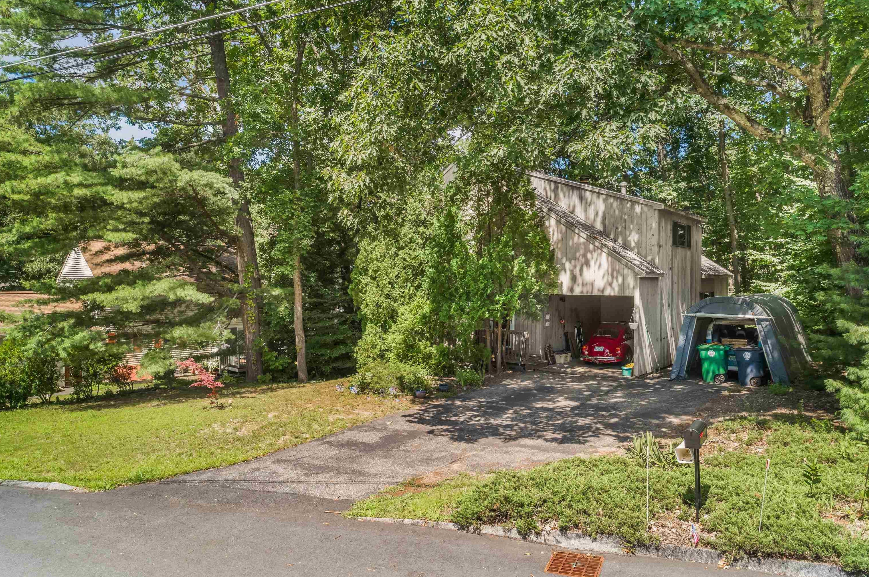 4 Clergy Cir, Nashua, NH 03063 exterior