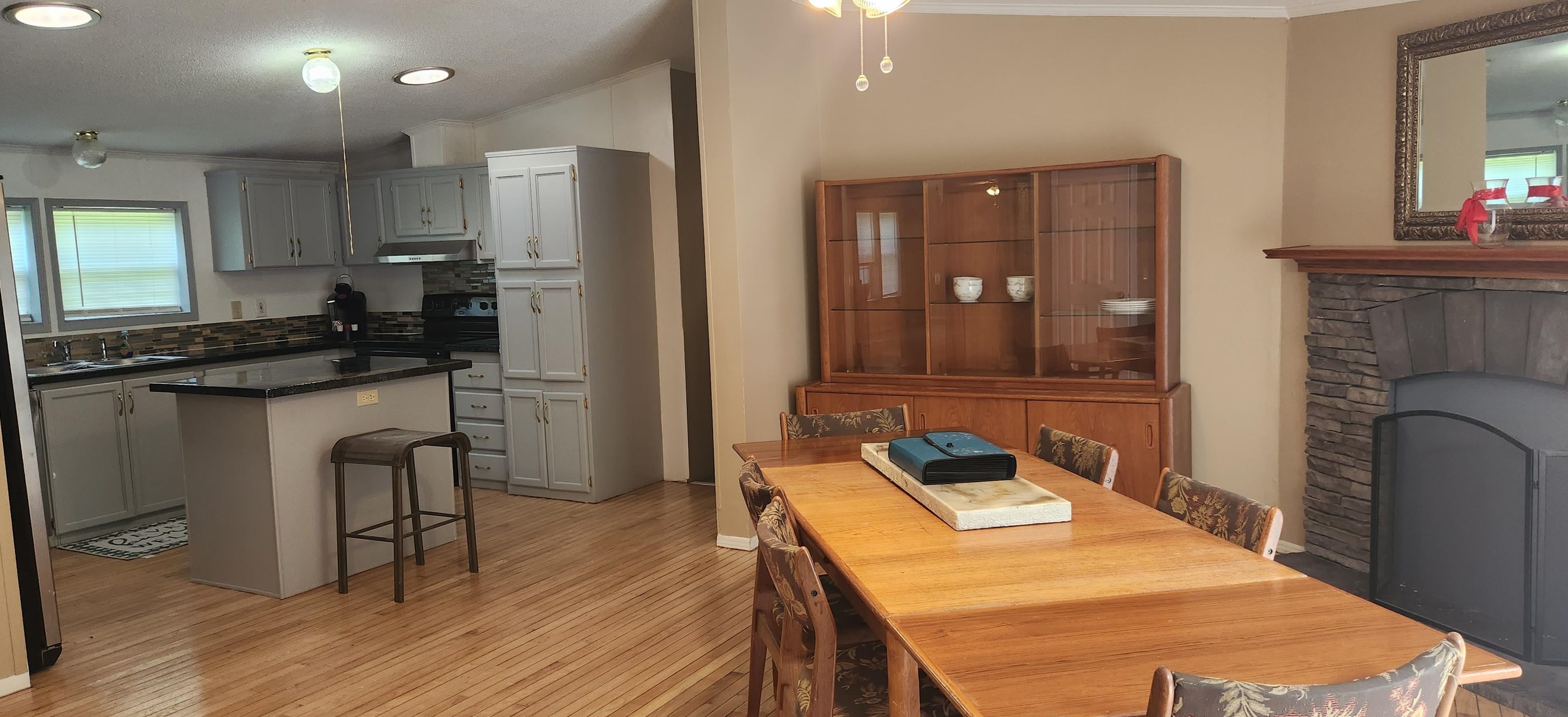 156 Middle Oxbow Rd, Hinsdale, NH 03451