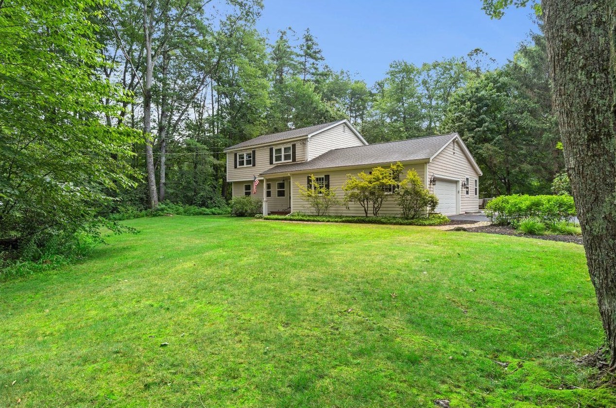 4 Edinburgh Dr, Manchester, NH 03110-6101