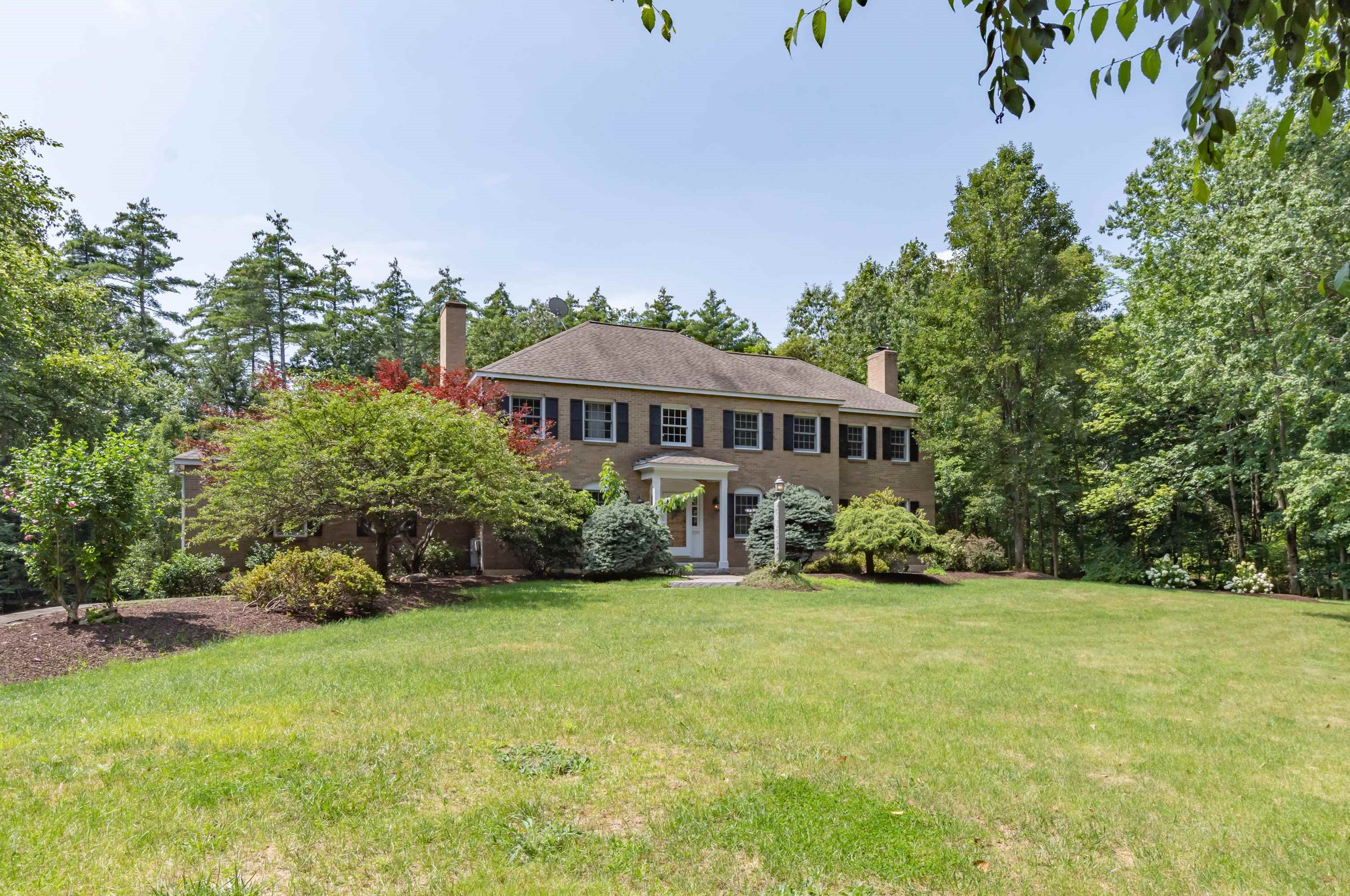 72 Crestwood Dr, Hollis, NH 03049