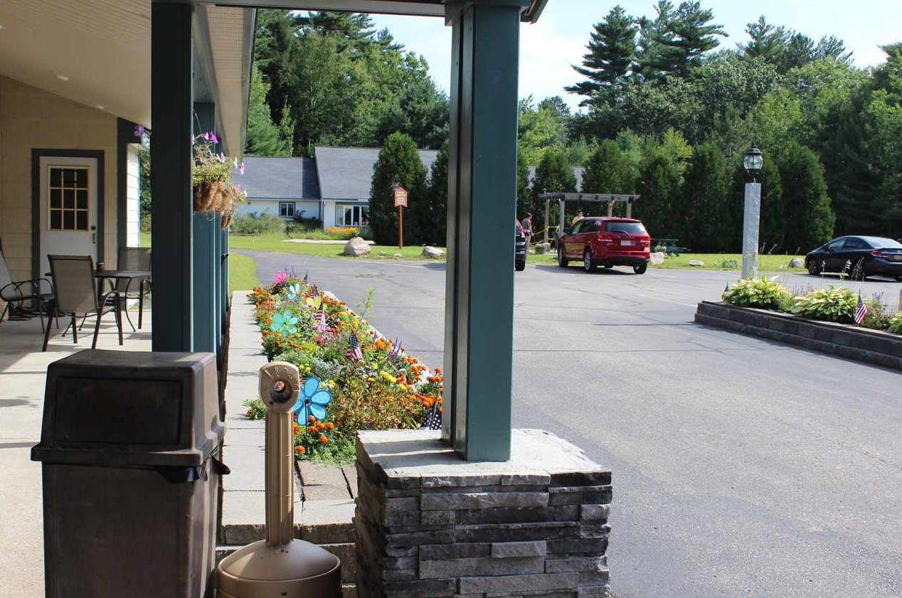 2955 White Mountain Hwy #123, Hales Location, NH 03860