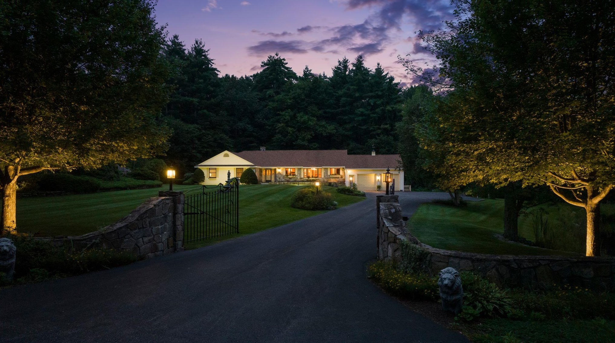 146 Scrabble Rd, Kensington, NH 03833