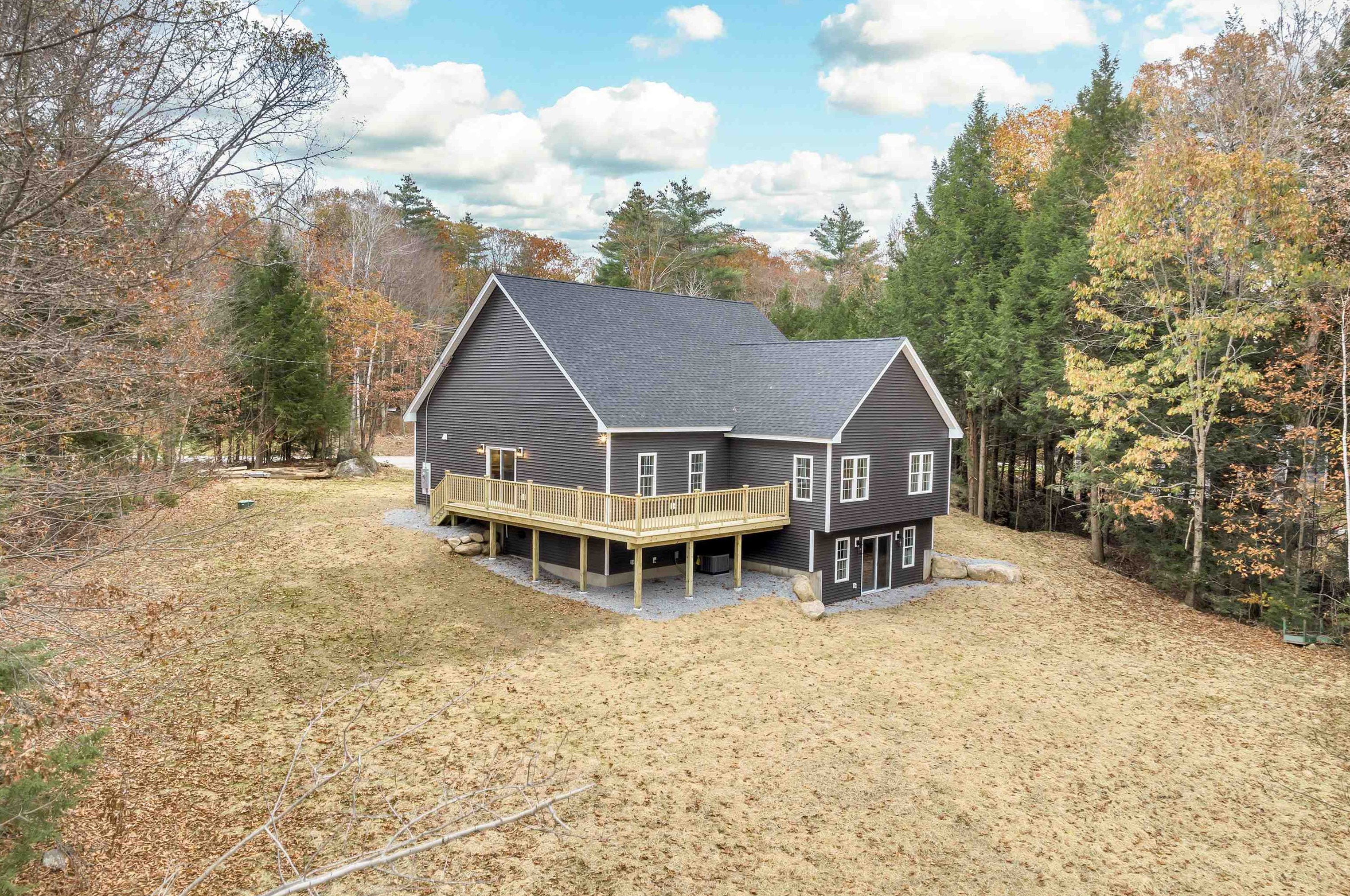 177 Tanglewood Dr, Henniker, NH 03242