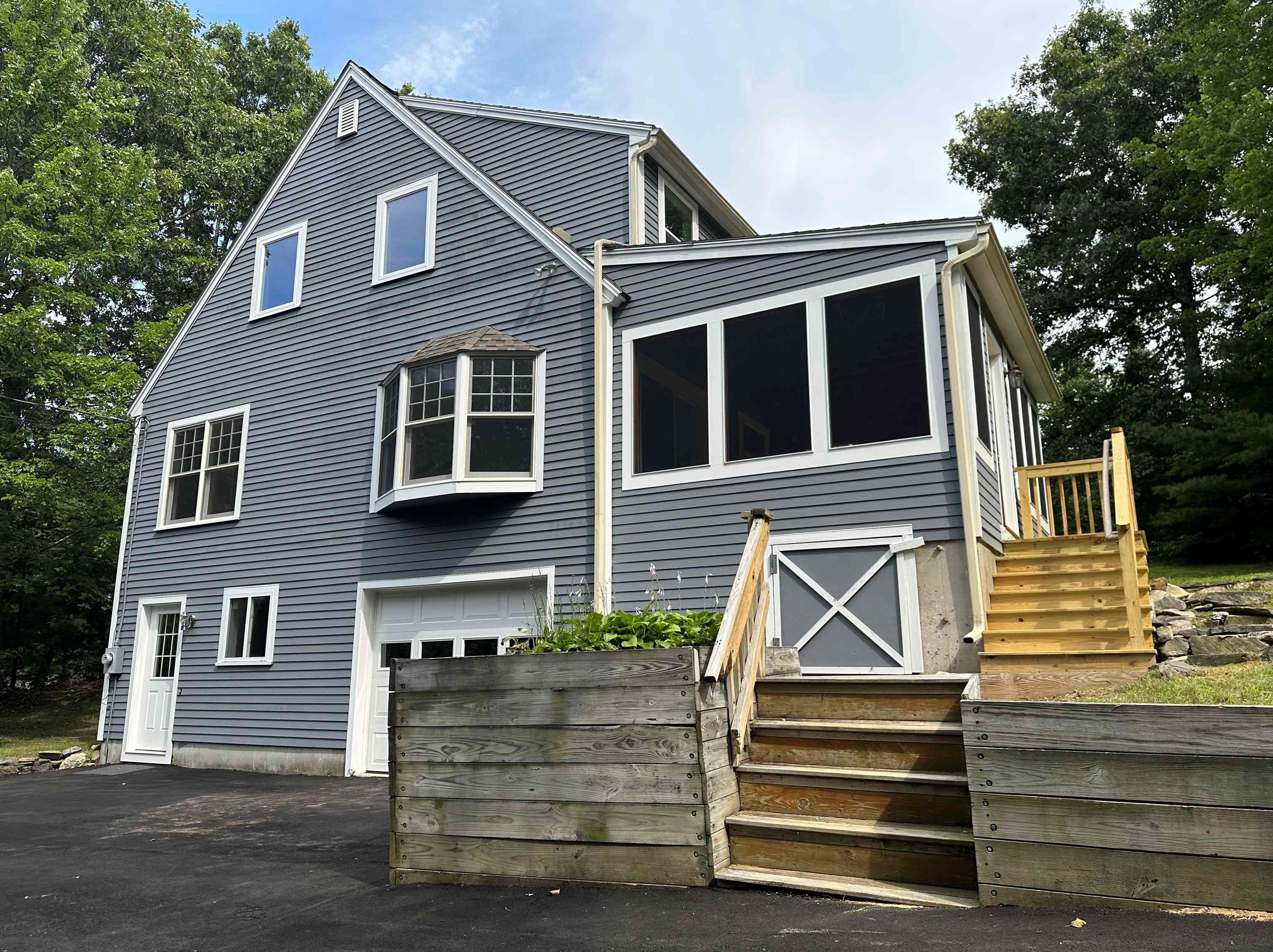 1 Green Rd Cmns, Raymond, NH 03077