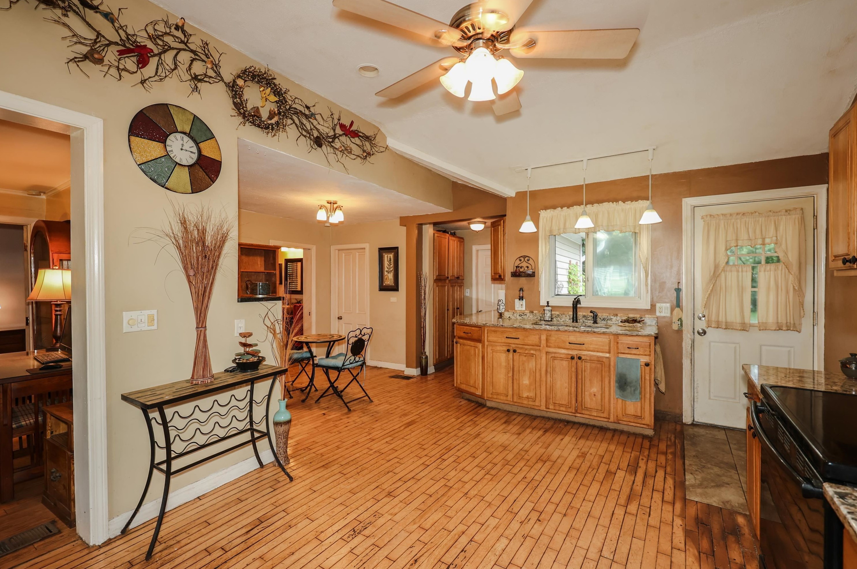 76 Kenberma St, Manchester NH 03103-6014 exterior