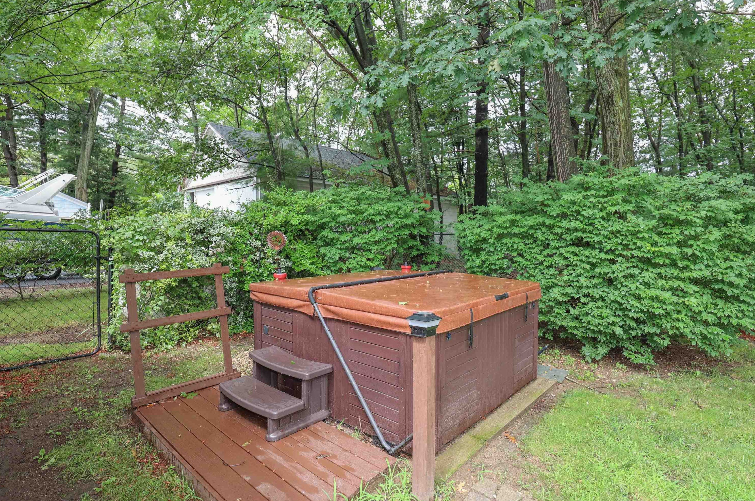 76 Kenberma St, Manchester NH 03103-6014 exterior