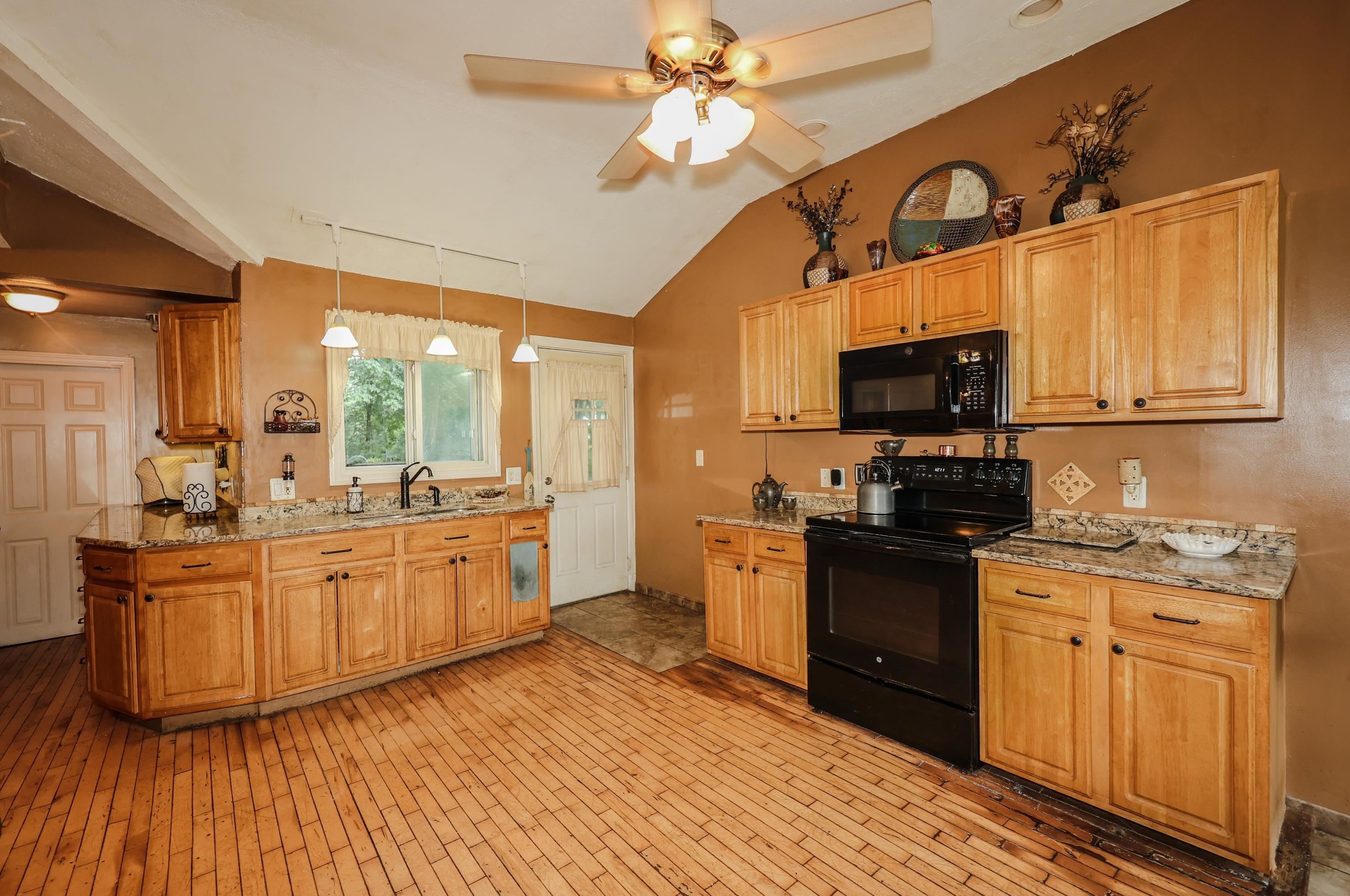 76 Kenberma St, Manchester NH 03103-6014 exterior