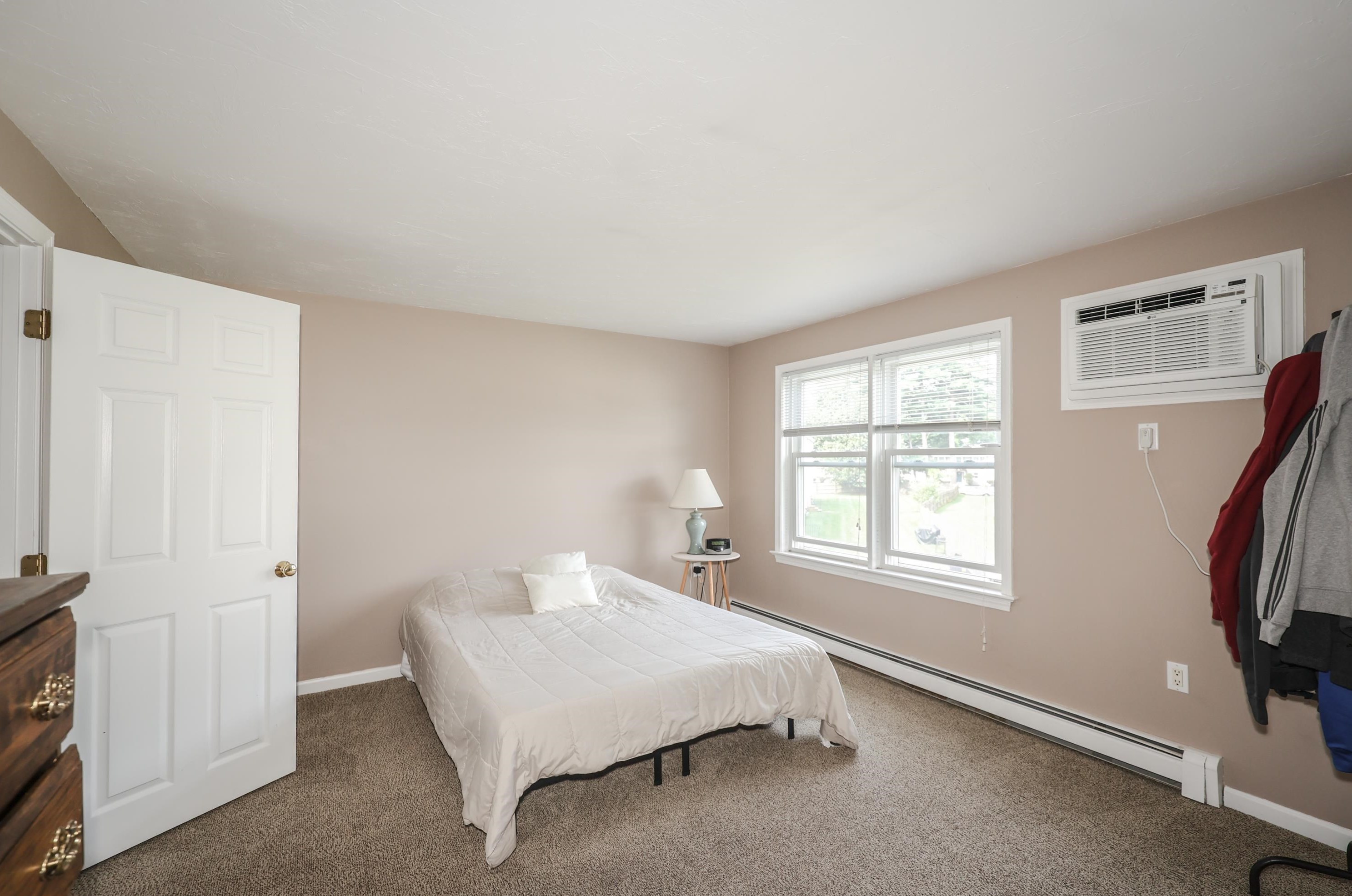 307 Cir Rd, Manchester NH 03103-3182 exterior