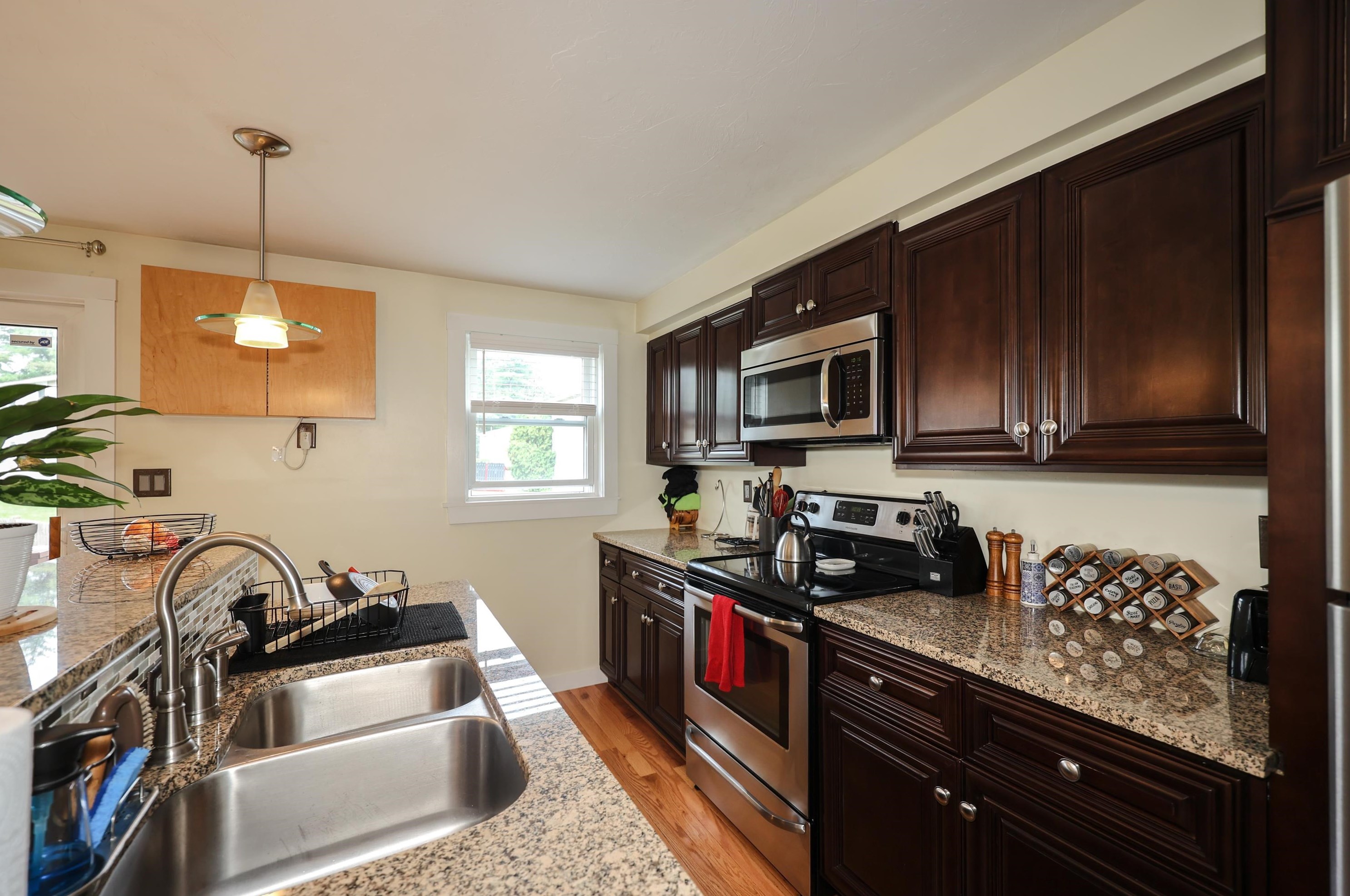 307 Cir Rd, Manchester NH 03103-3182 exterior