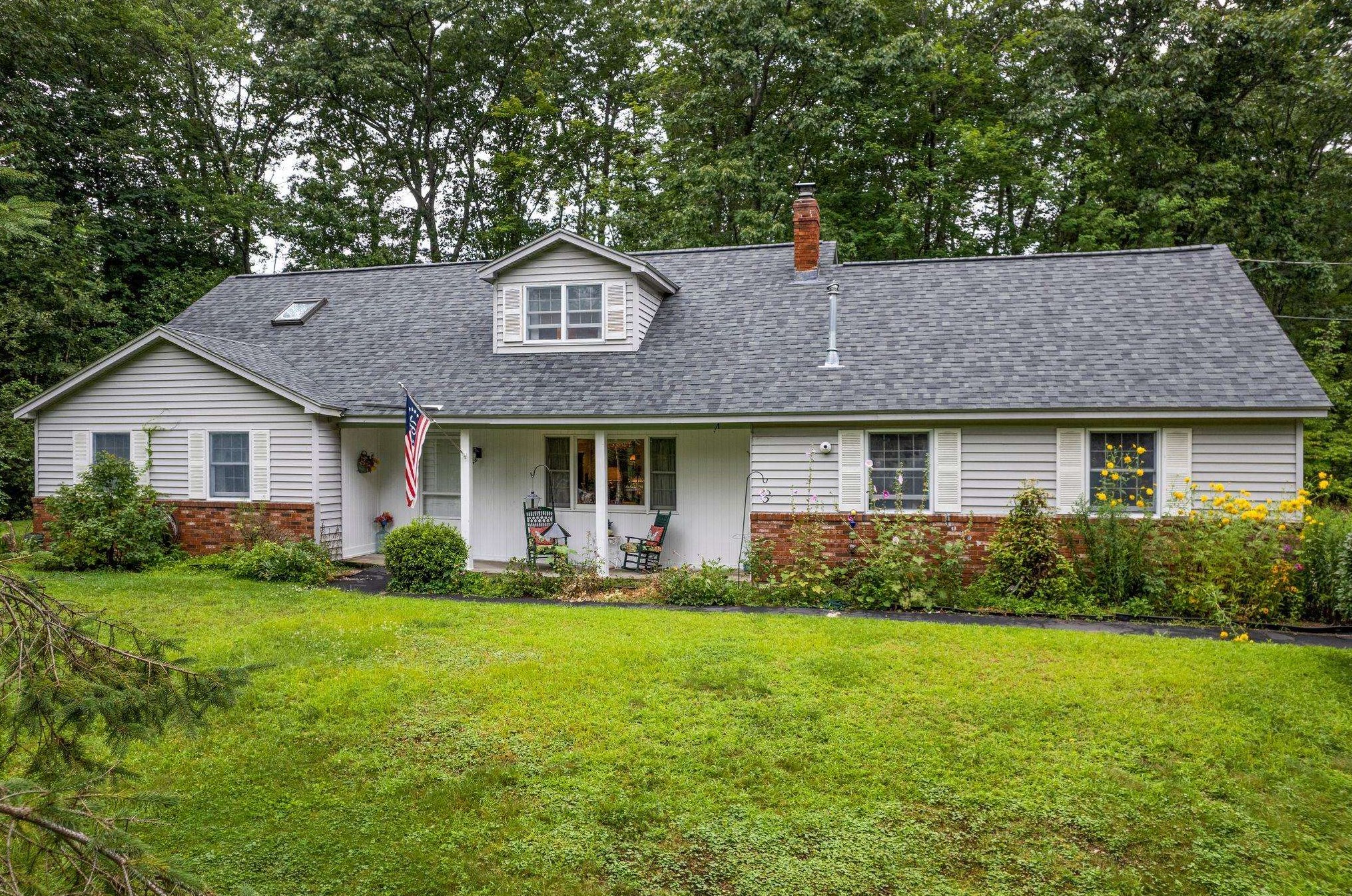 2 Prescott Heights Rd, Manchester, NH 03106-1214