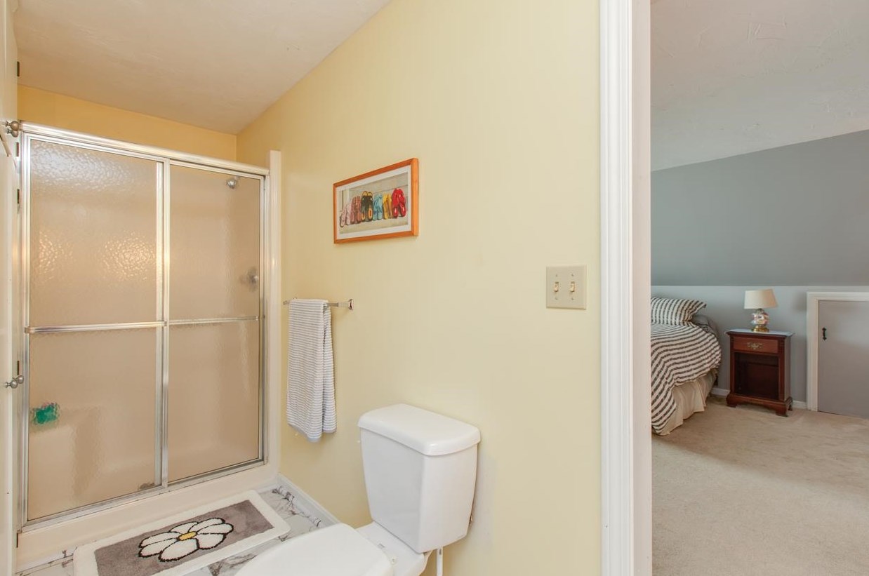 9 Jefferson Dr, Merrimack NH 03054-2416 exterior