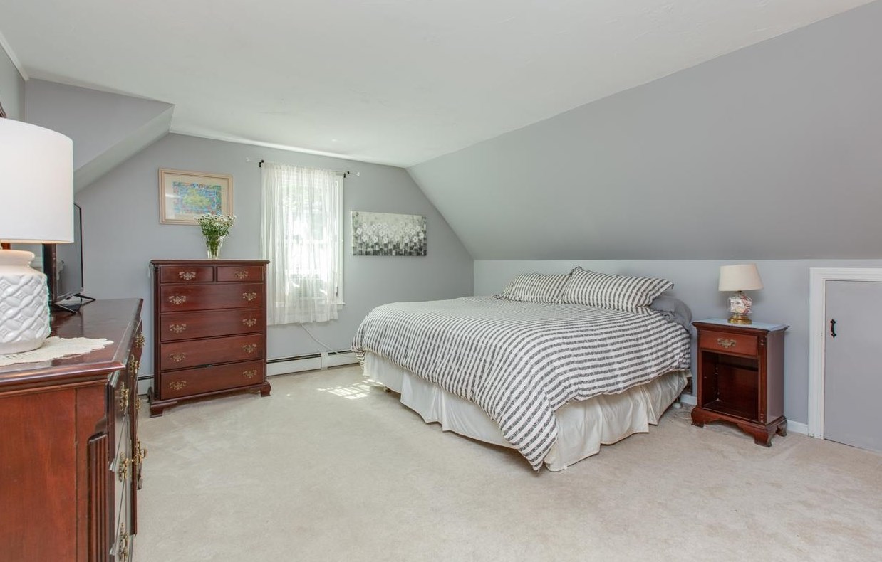 9 Jefferson Dr, Merrimack NH 03054-2416 exterior