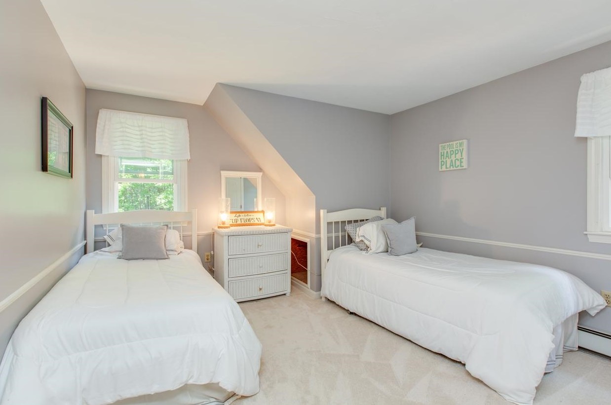 9 Jefferson Dr, Merrimack NH 03054-2416 exterior