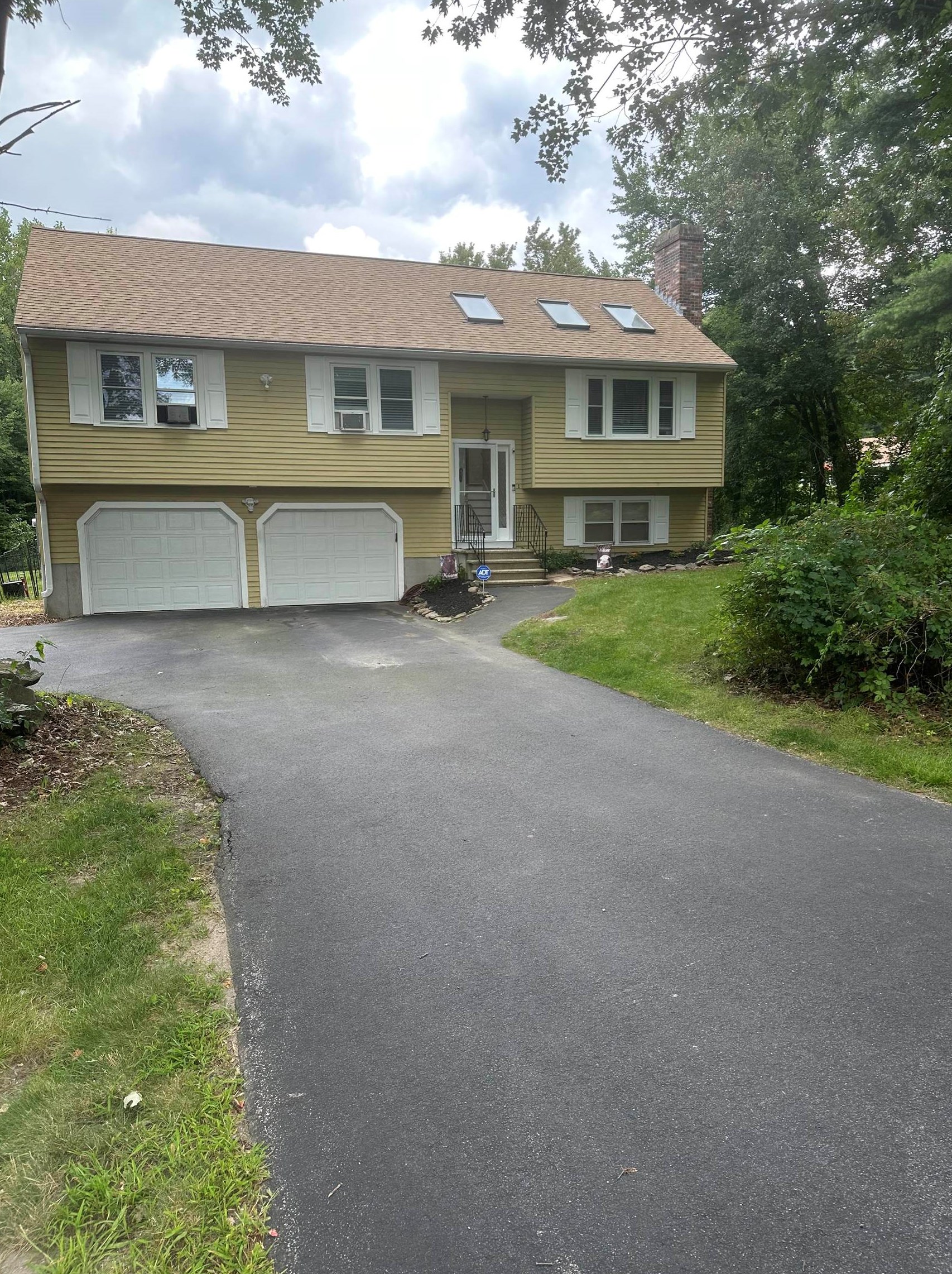 4 Rolling Ridge Rd, Londonderry, NH 03053
