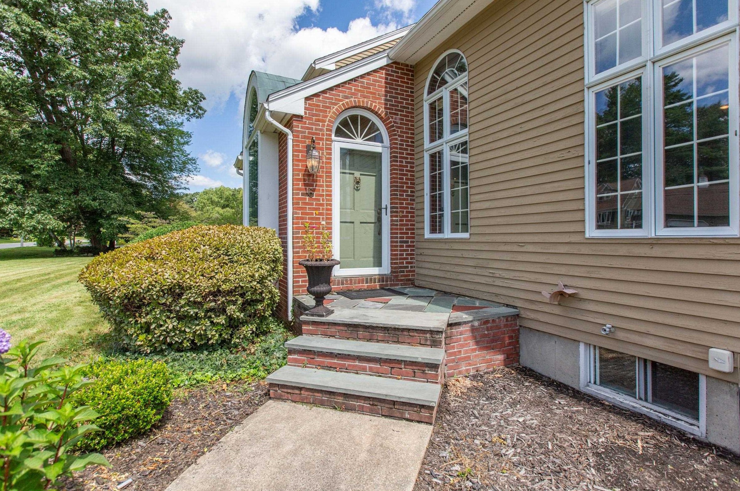 6 Birch Hill Rd, Salem, NH 03079