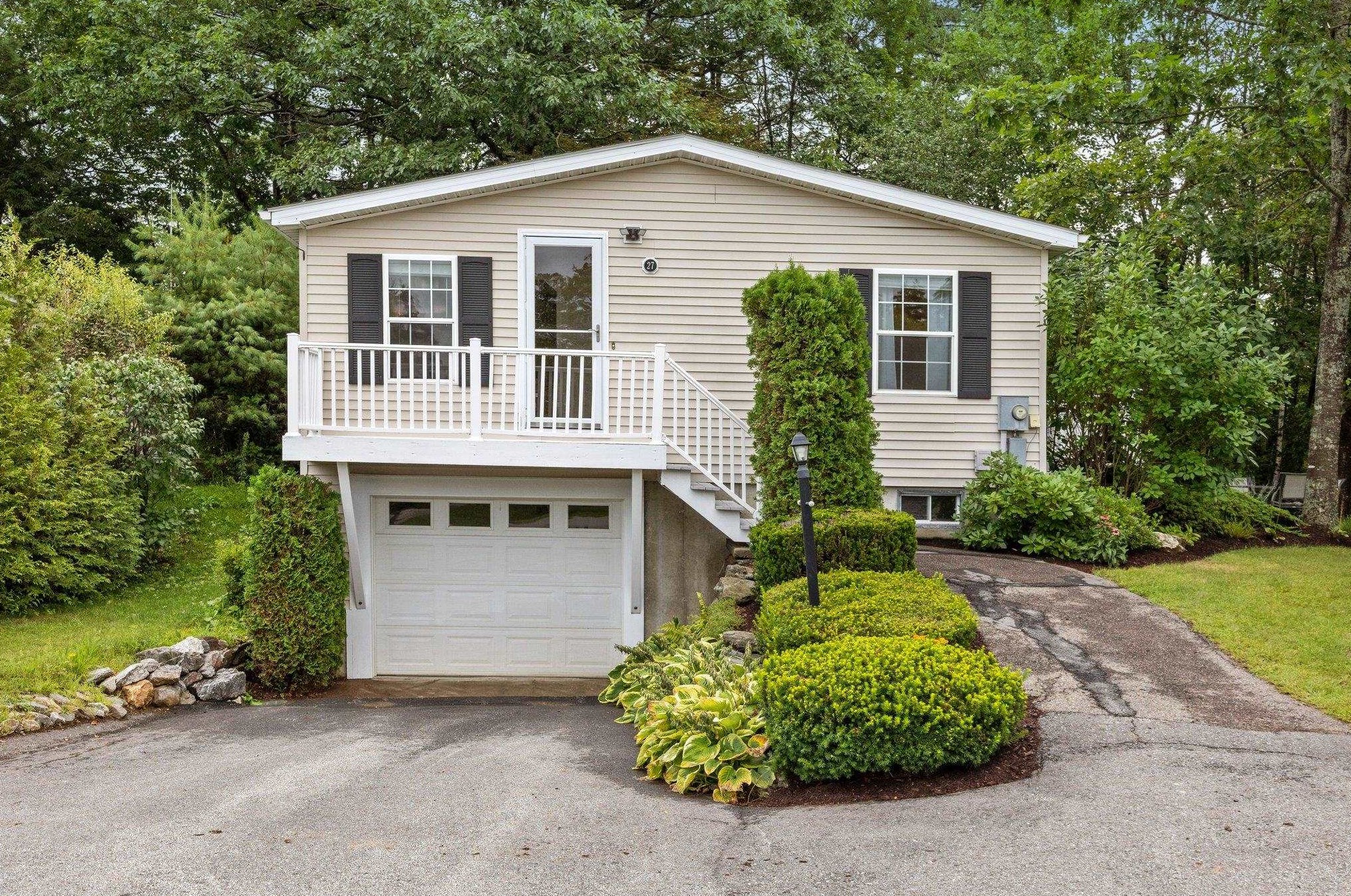 27 Magnolia Ln, Belmont, NH 03220