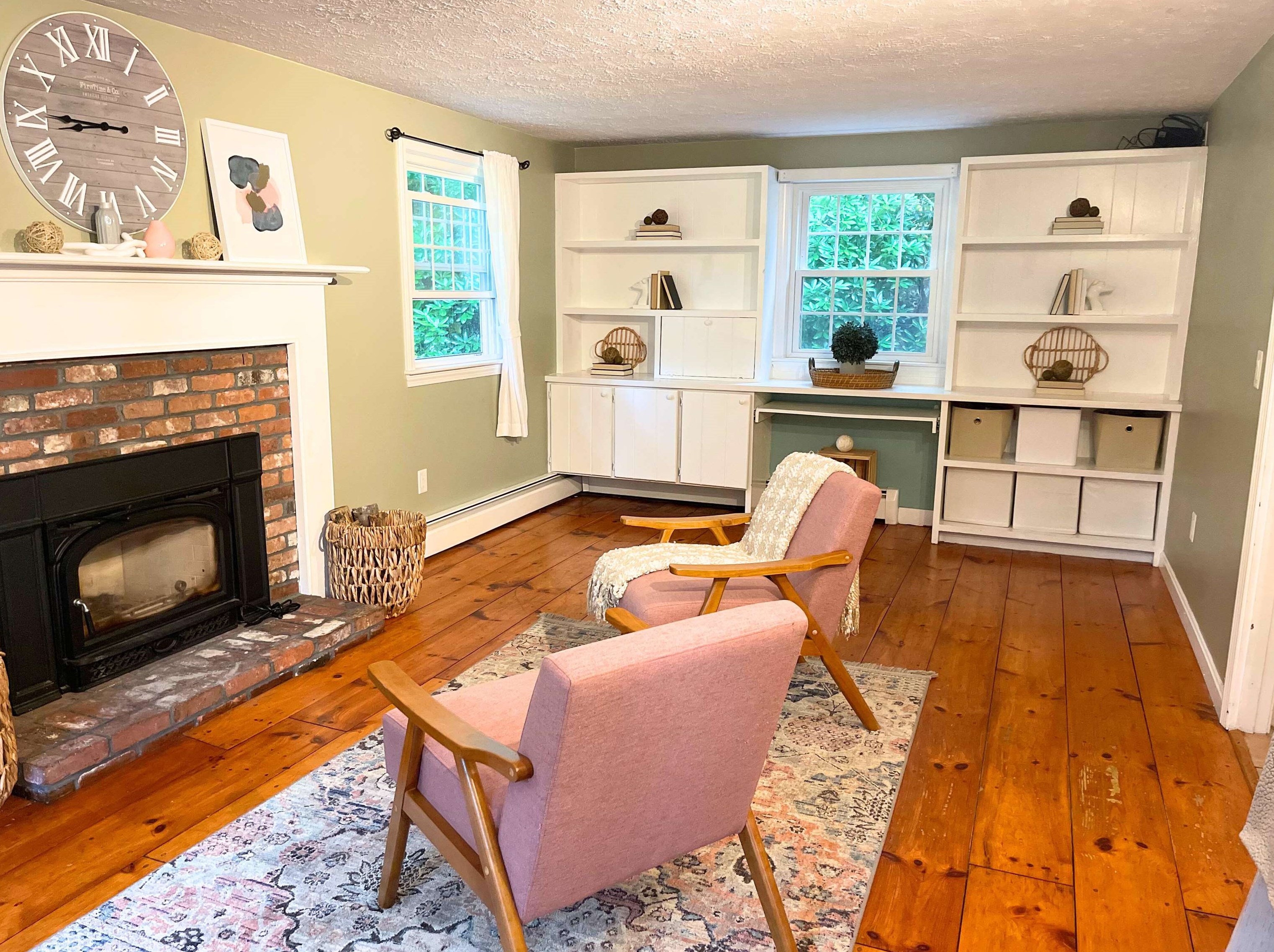 17 Greenmeadow Ln, Manchester, NH 03110