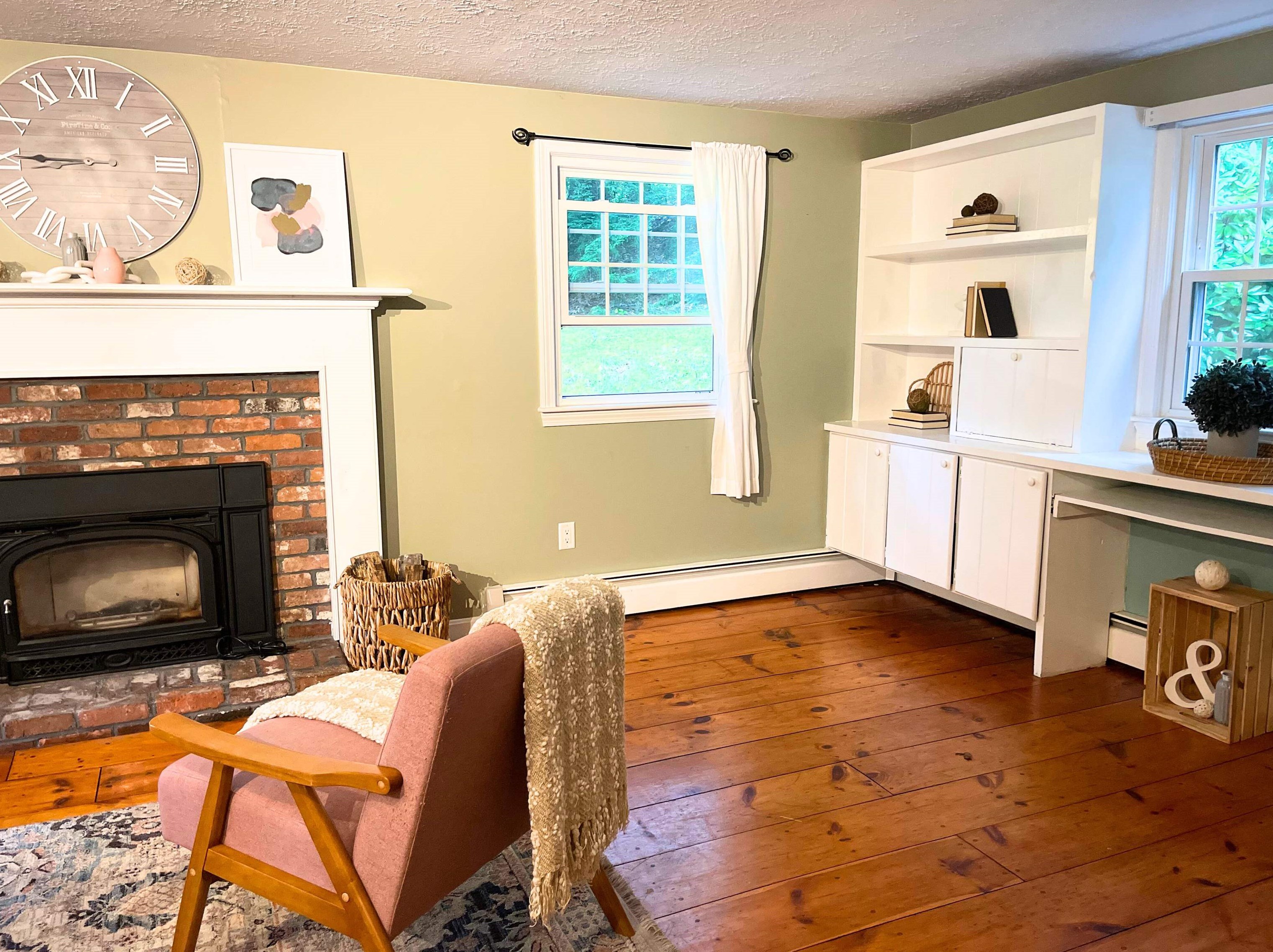 17 Green Meadow Ln, Manchester NH  03110-5546 exterior