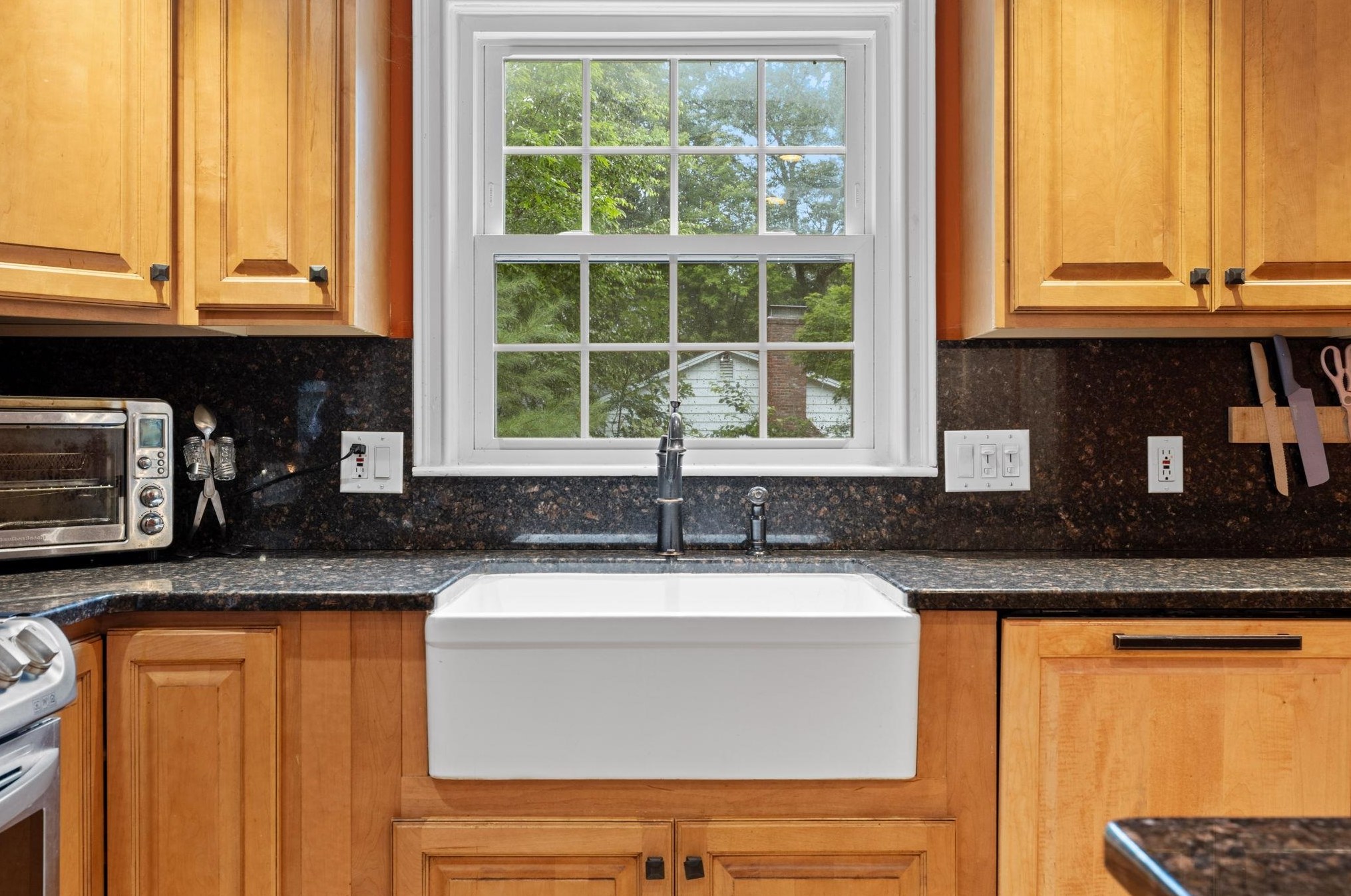 17 Green Meadow Ln, Manchester NH  03110-5546 exterior