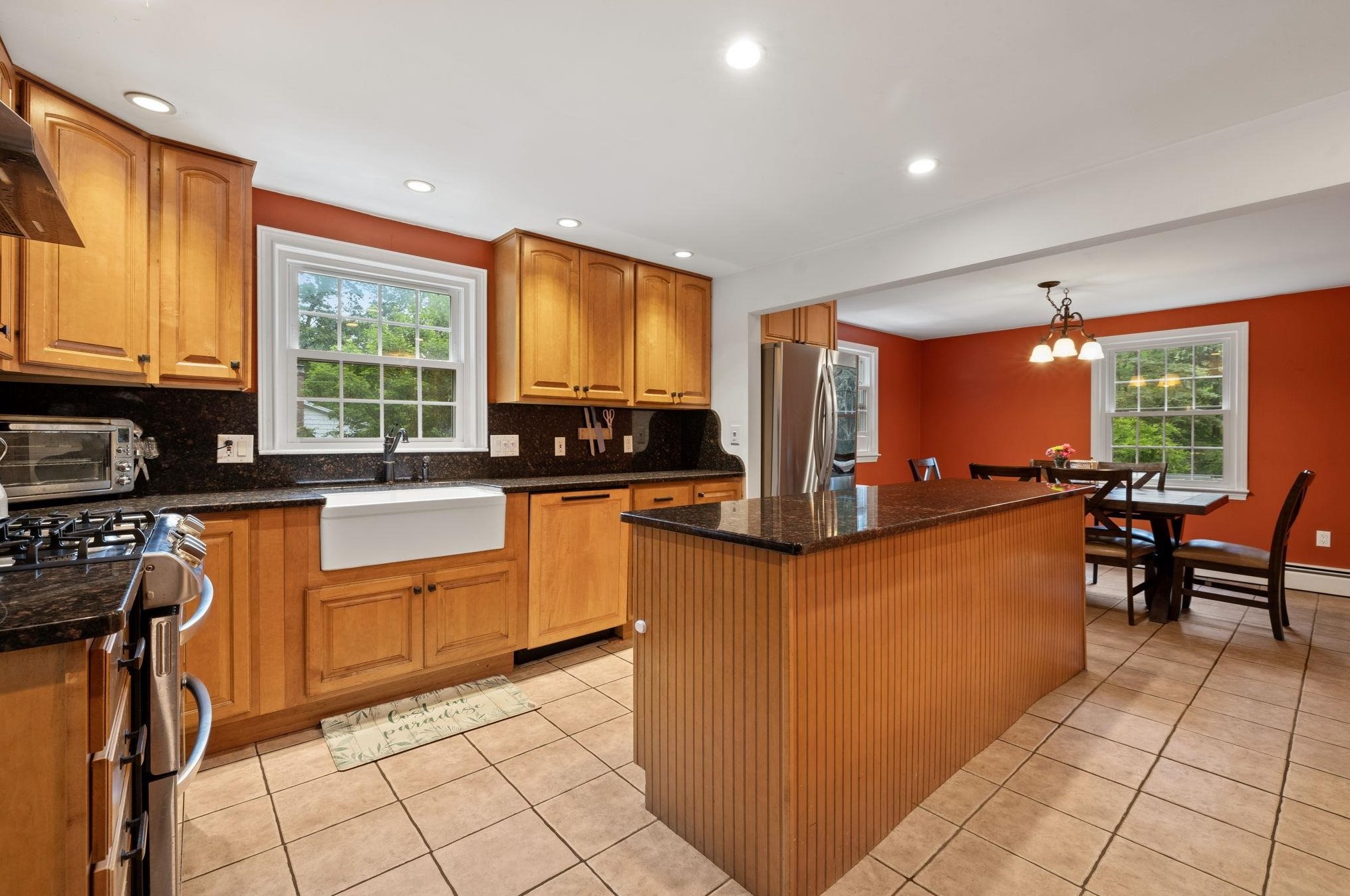 17 Green Meadow Ln, Manchester NH  03110-5546 exterior