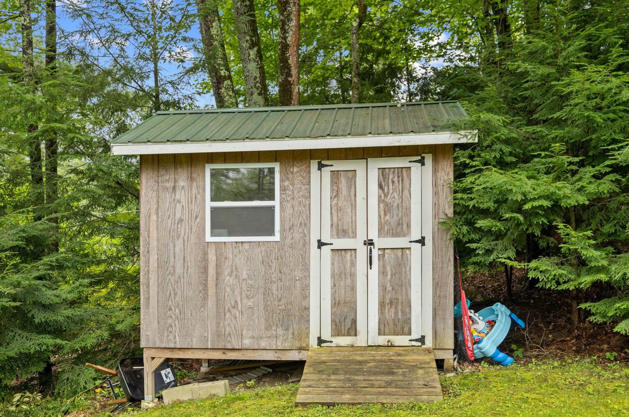 17 Green Meadow Ln, Manchester NH  03110-5546 exterior