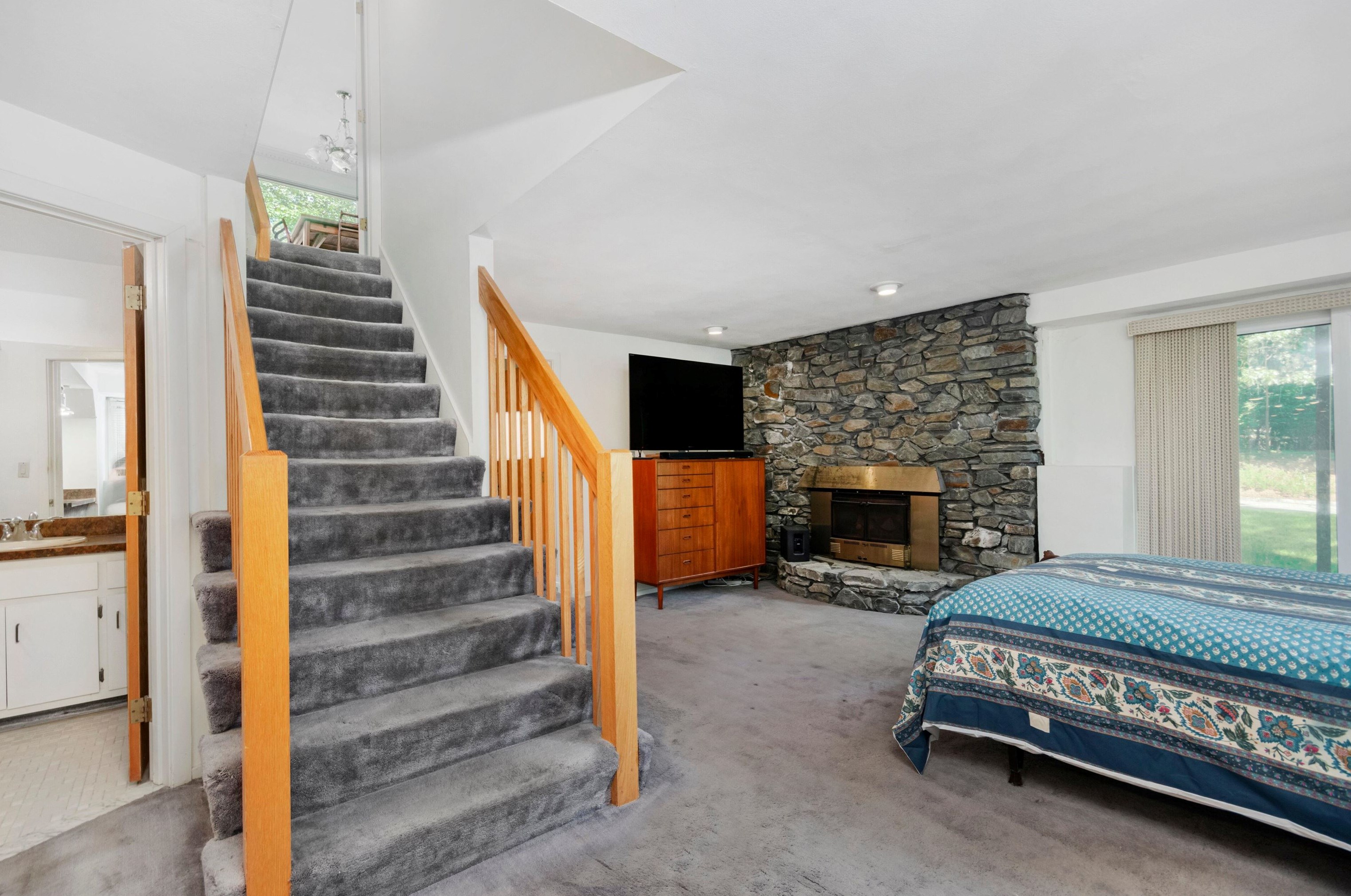 5 Kipford Way, Nashua NH 03063-1504 exterior