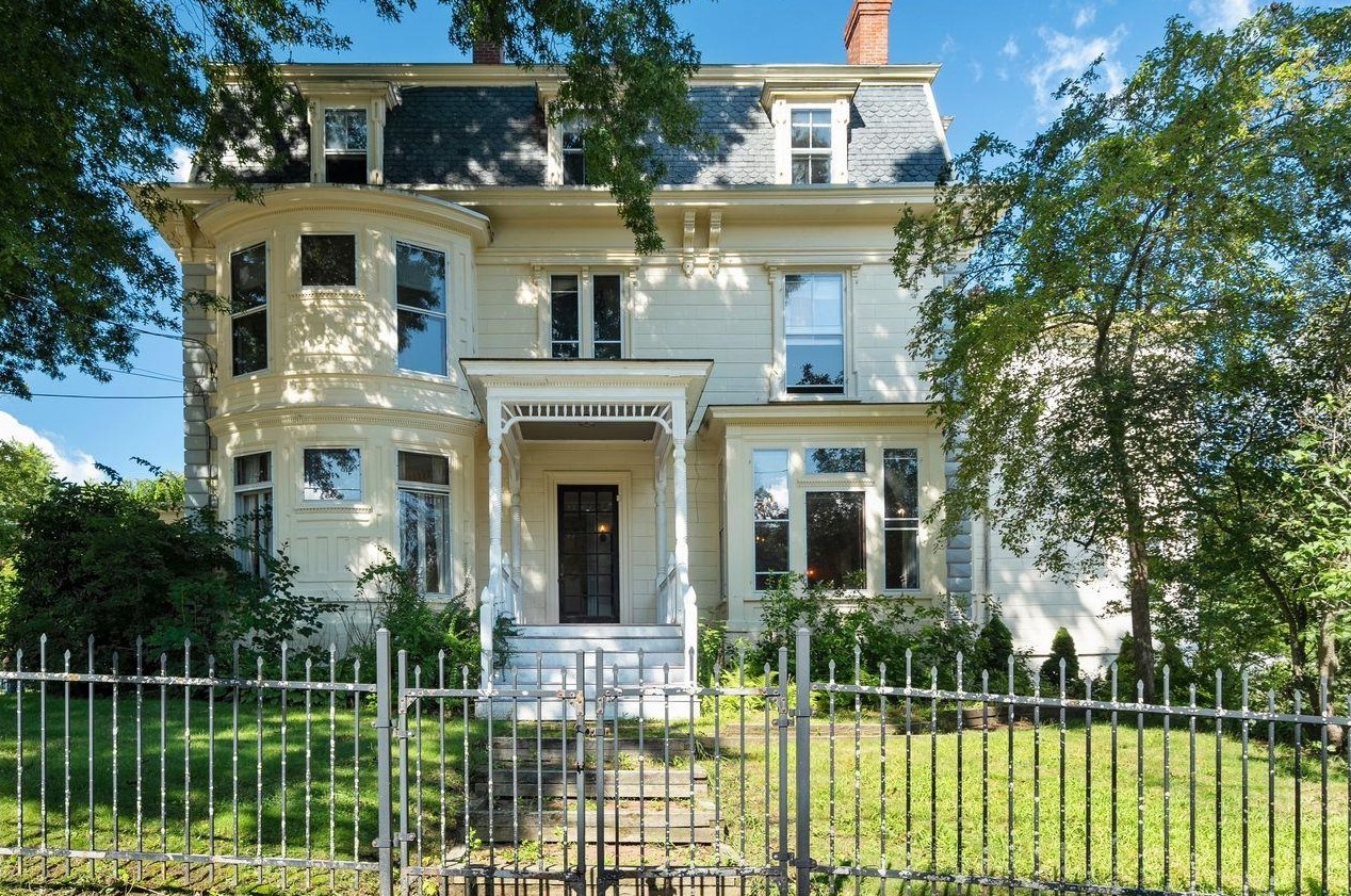 37 Summer St, Dover, NH 03820