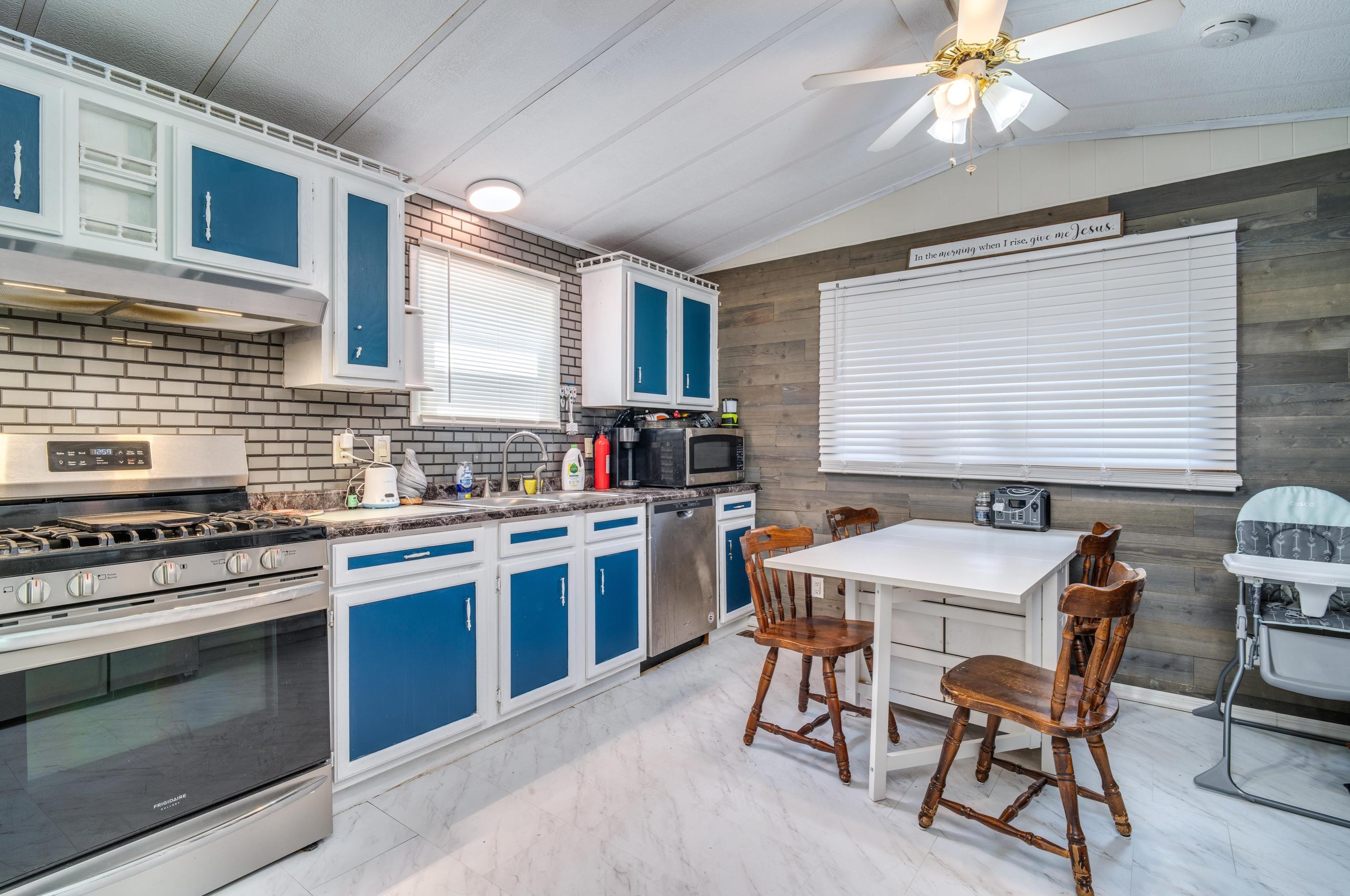66 Lillian Ave, Seabrook, NH 03874