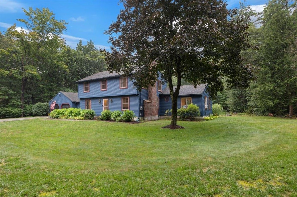 6 Mayhew Dr, Amherst, NH 03031