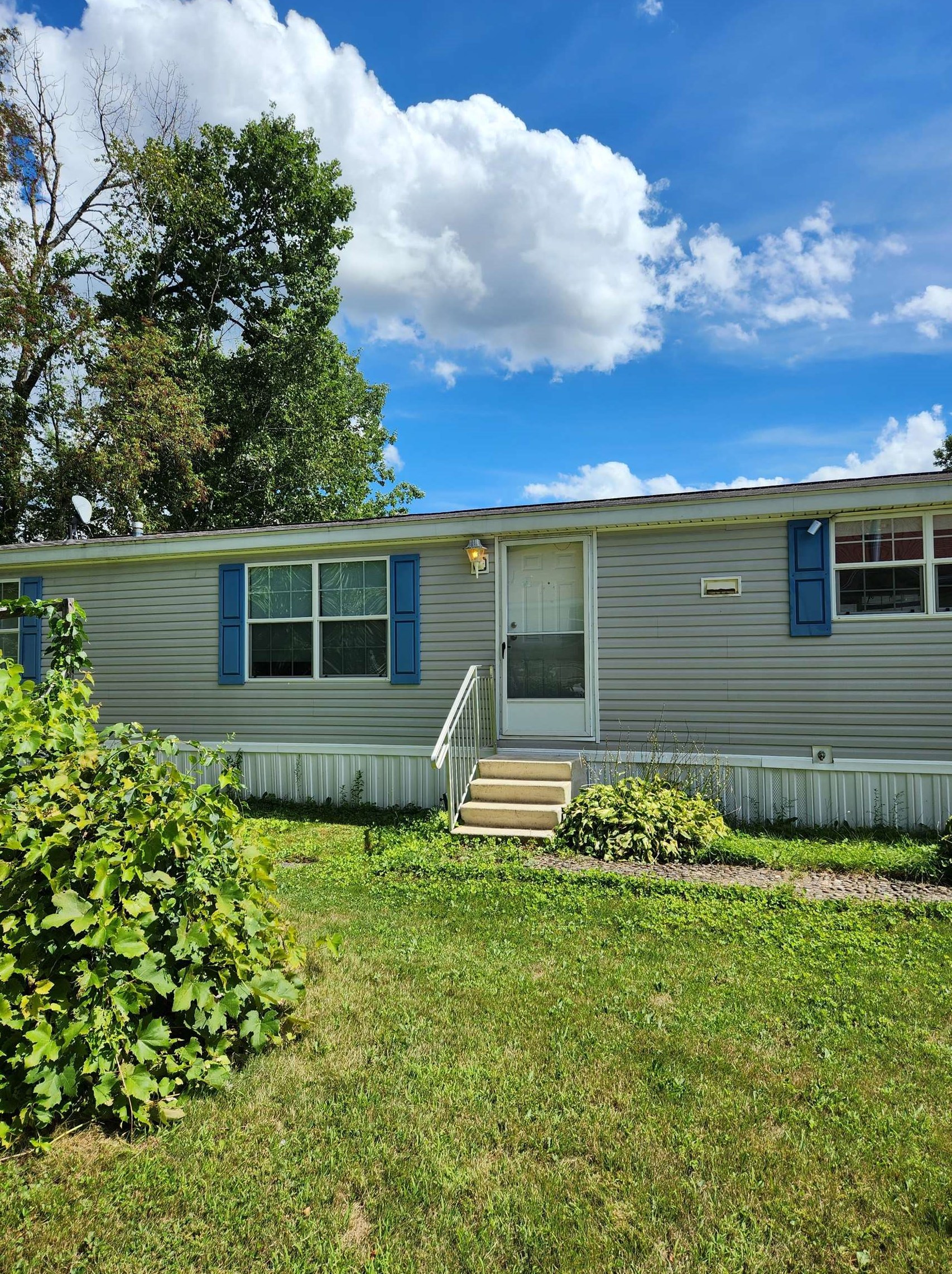 4 Duke Ln, Concord, NH 03303