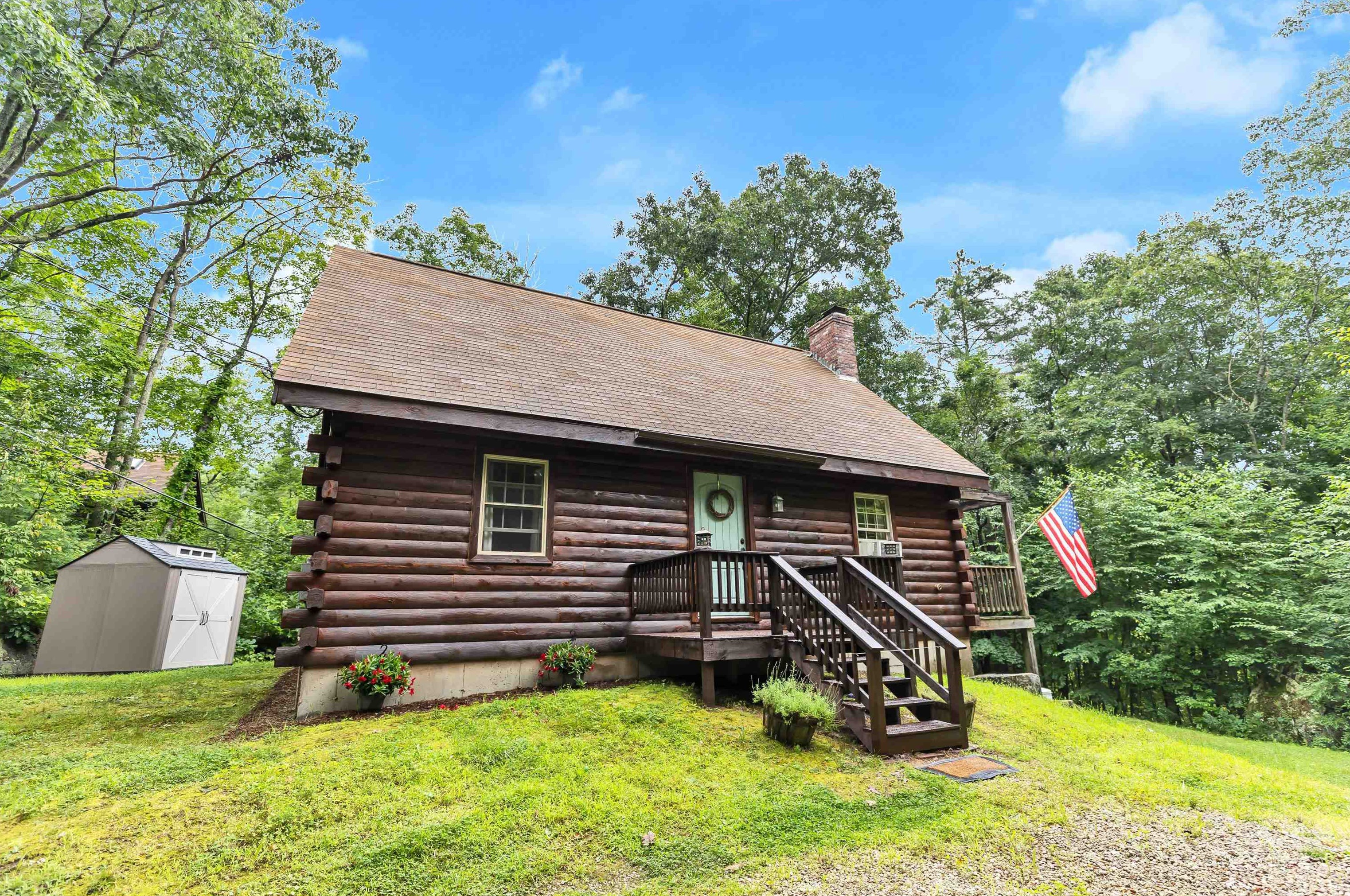 421 Long Shores Dr, Barrington, NH 03825
