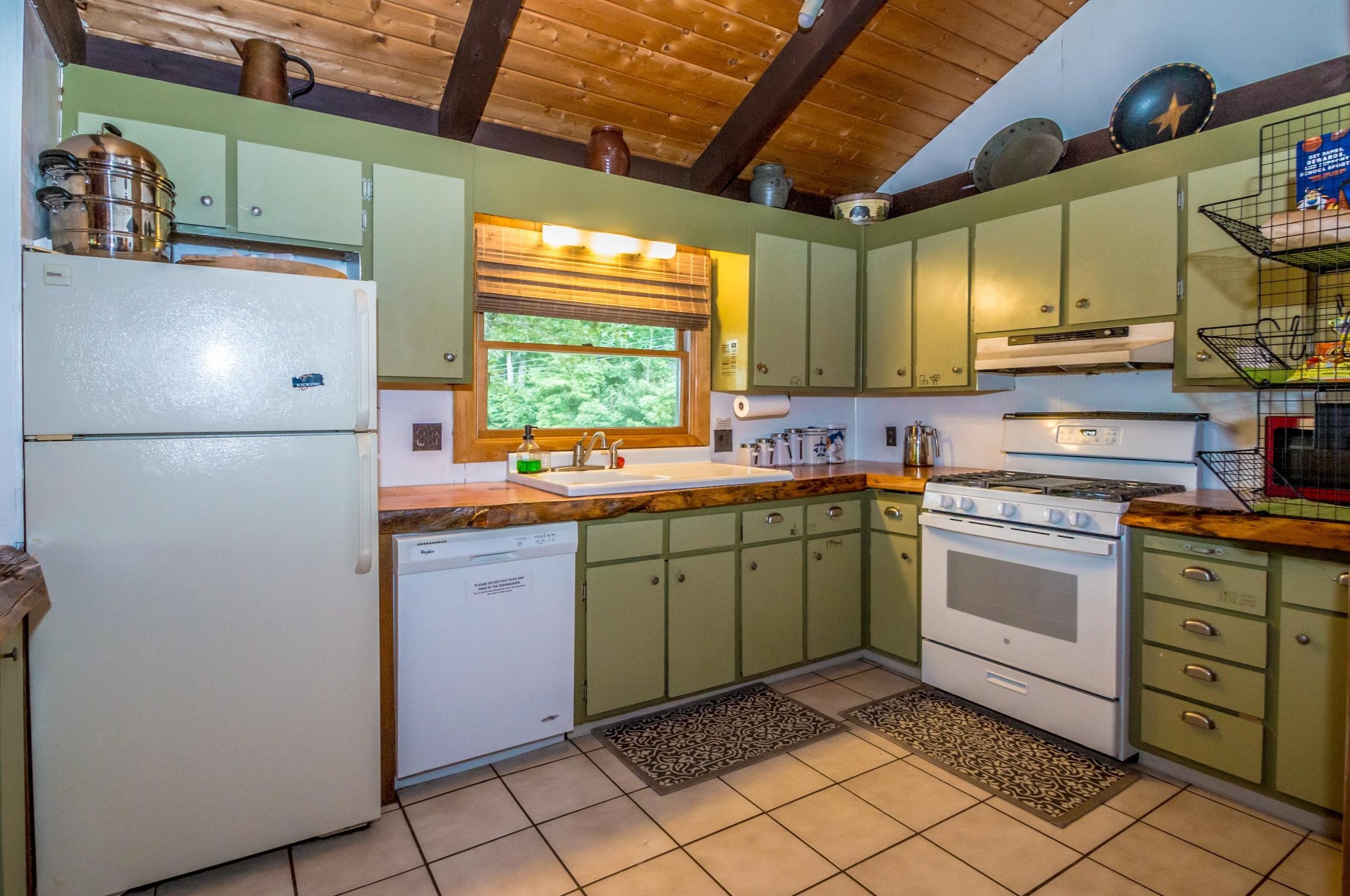 3 Upper Lake View Dr, Madison, NH 03849