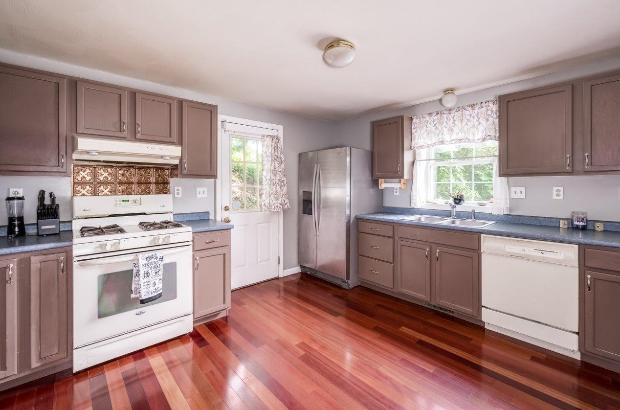 15 N Intervale St, Nashua, NH 03064