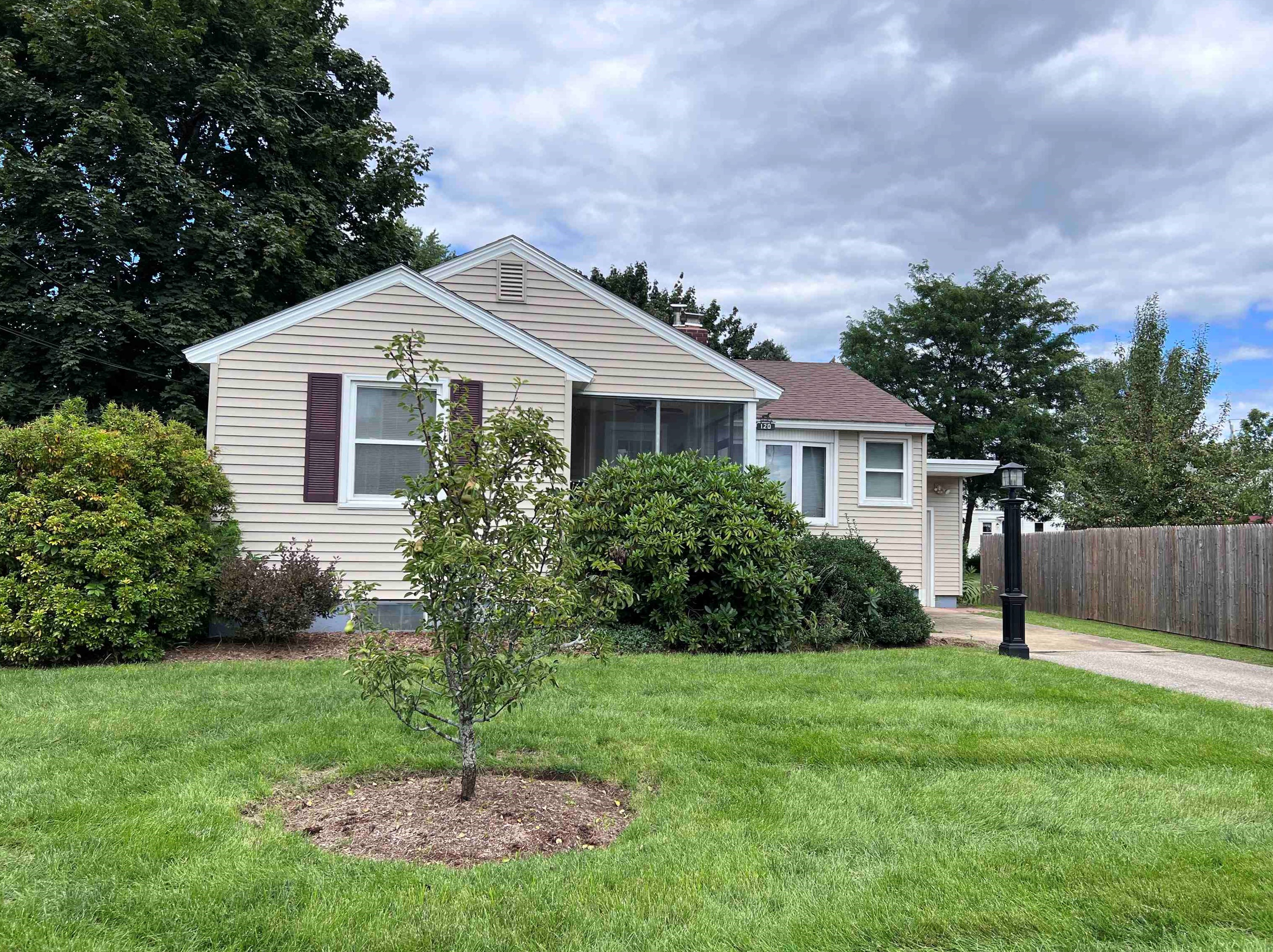 120 Newgate Cir, Manchester, NH 03102-5147