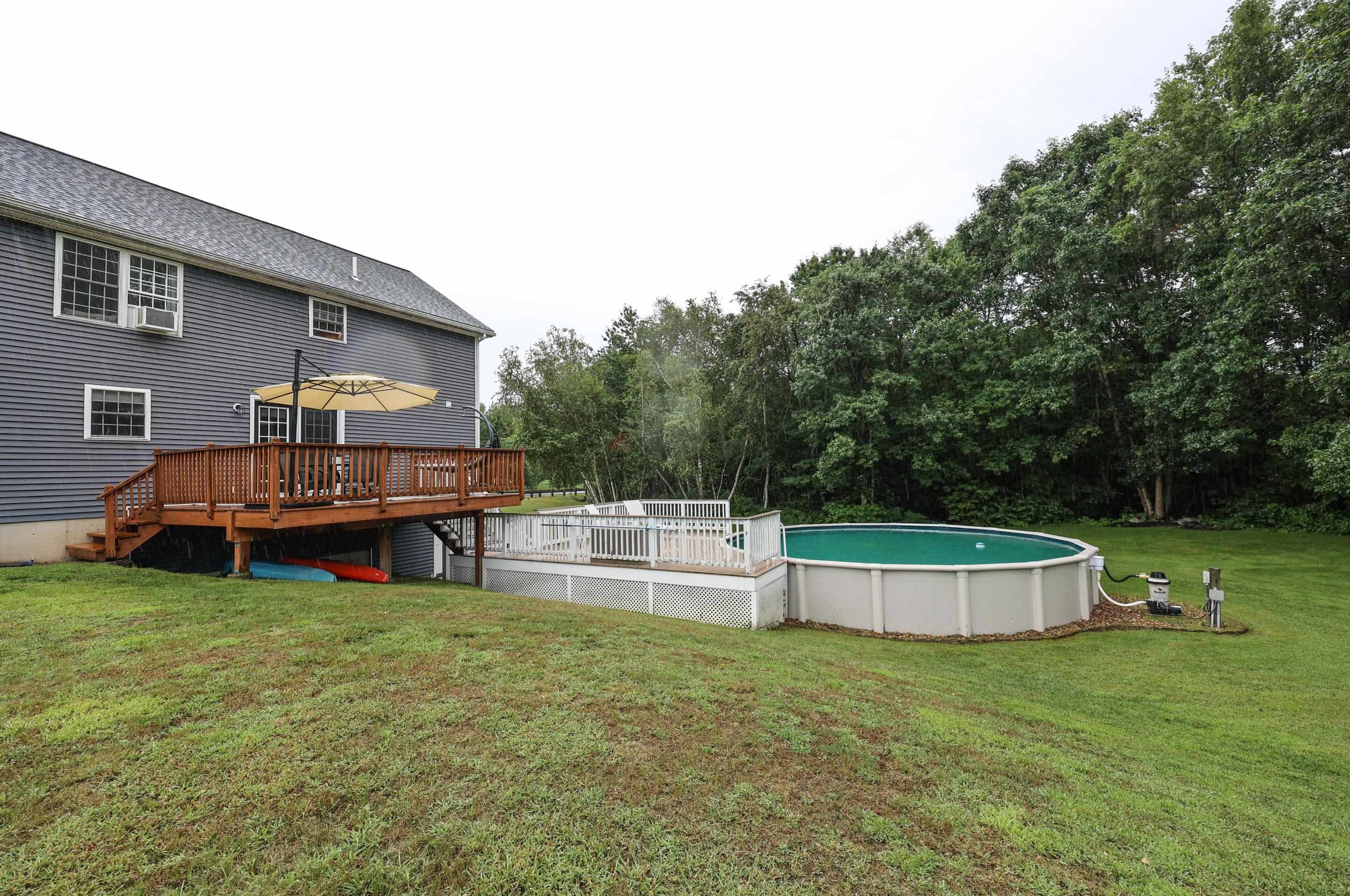 88 Brenton St, Hudson NH  03052-1070 exterior