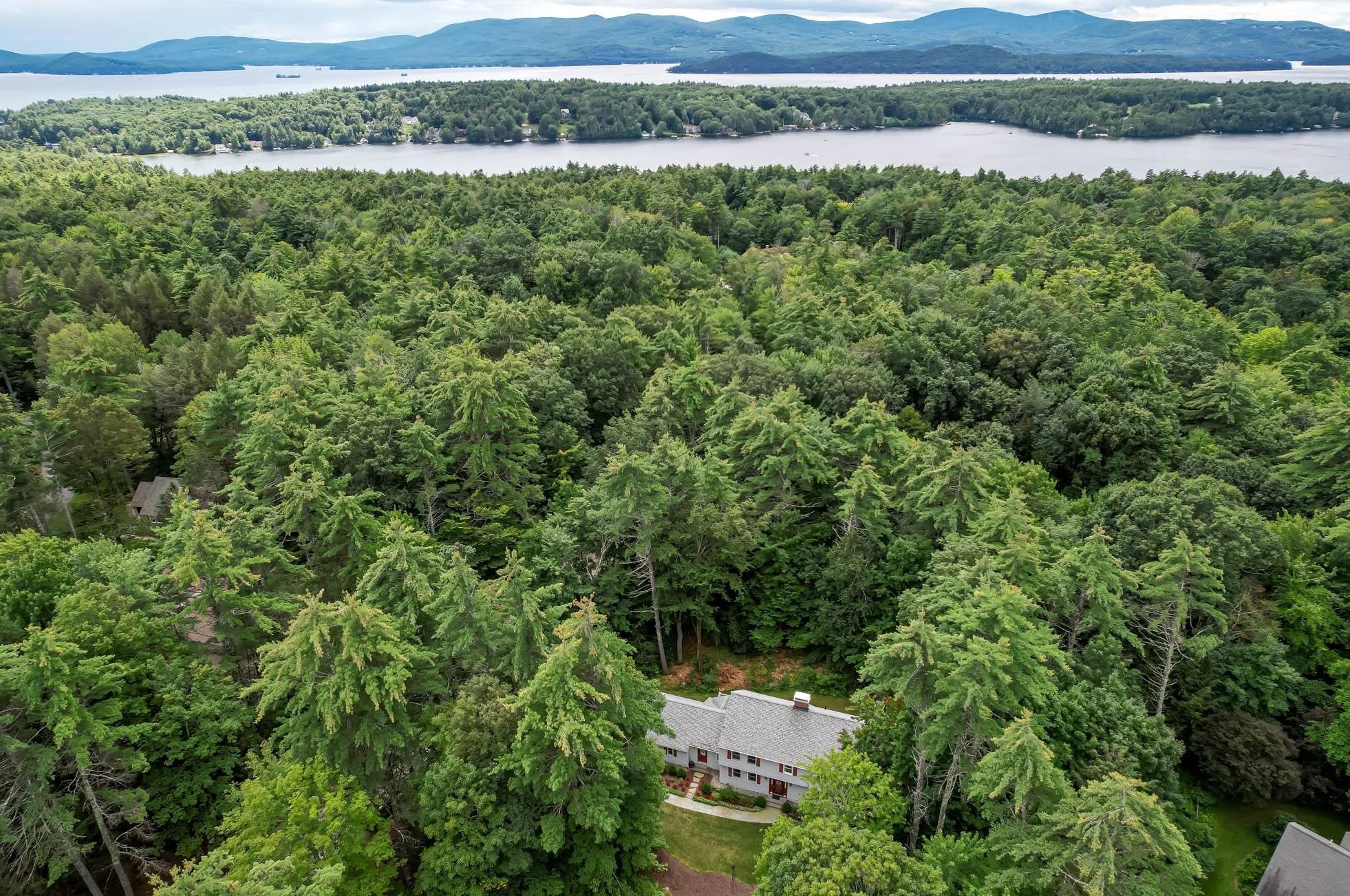 2 Lilac Ln, Tuftonboro, NH 03894 exterior