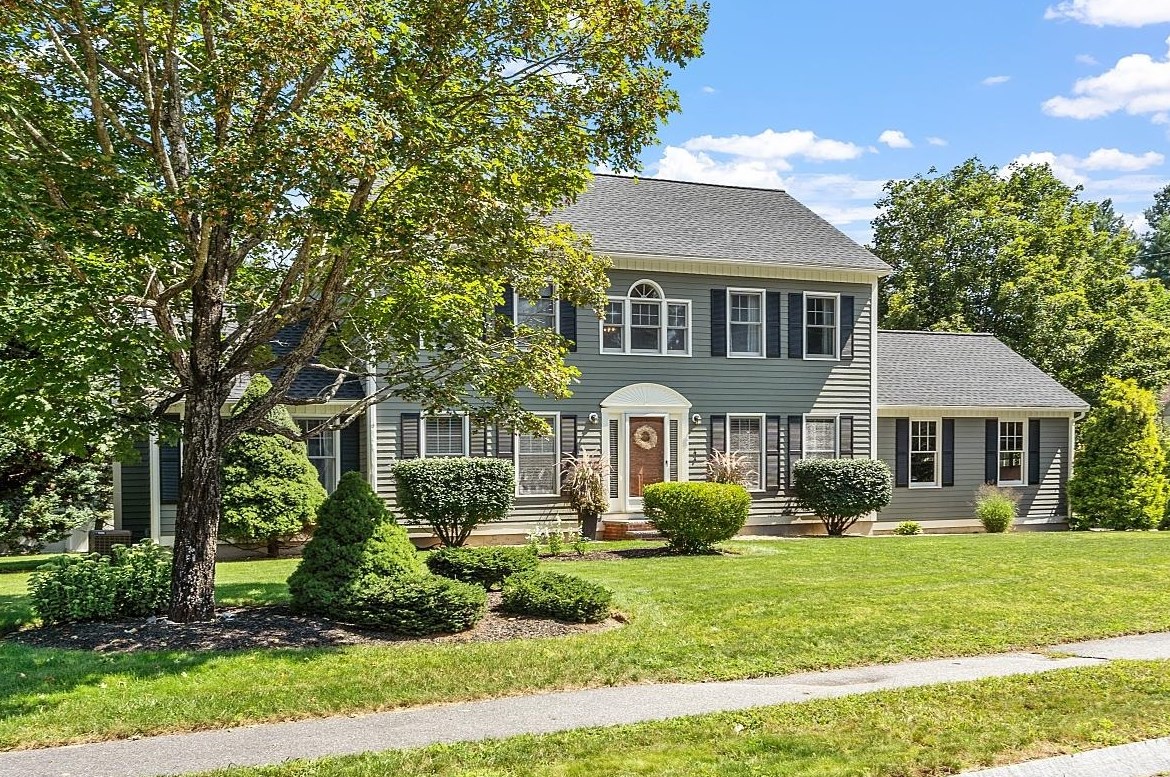 4 Pinebrook Rd, Nashua, NH 03062