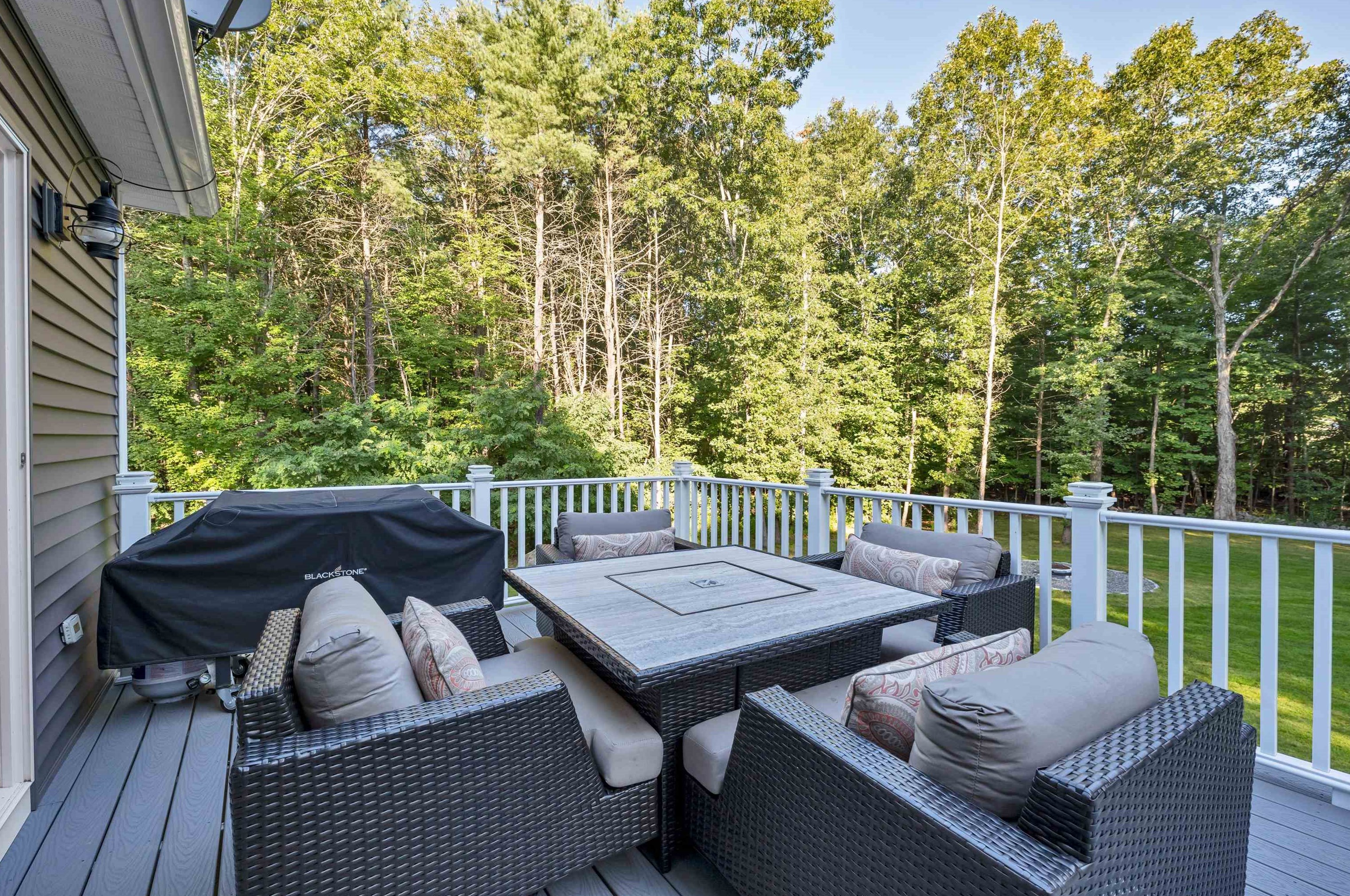 227 Ash Swamp Rd, Newmarket NH 03857-2073 exterior