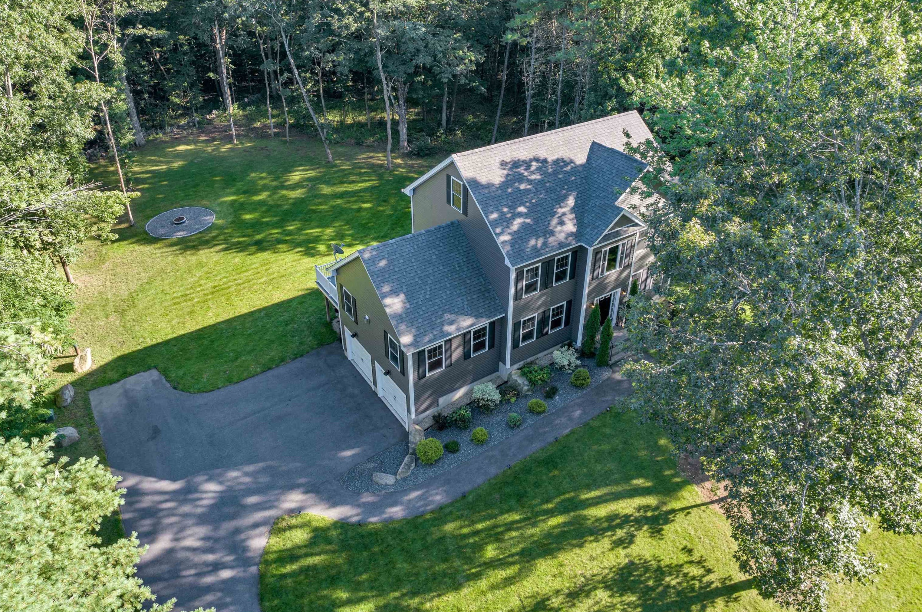 227 Ash Swamp Rd, Newmarket NH  03857-2116 exterior