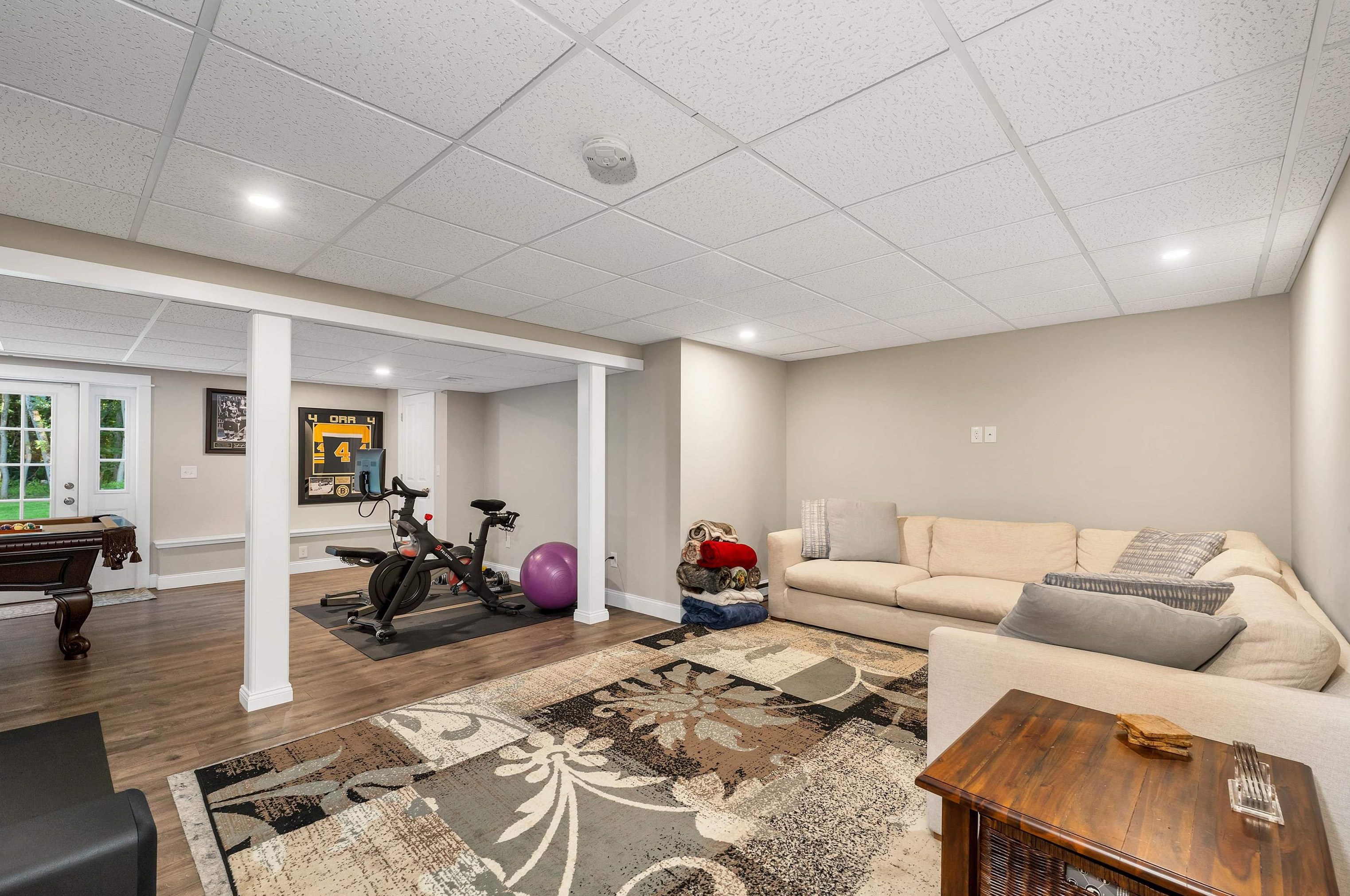 227 Ash Swamp Rd, Newmarket NH 03857-2073 exterior