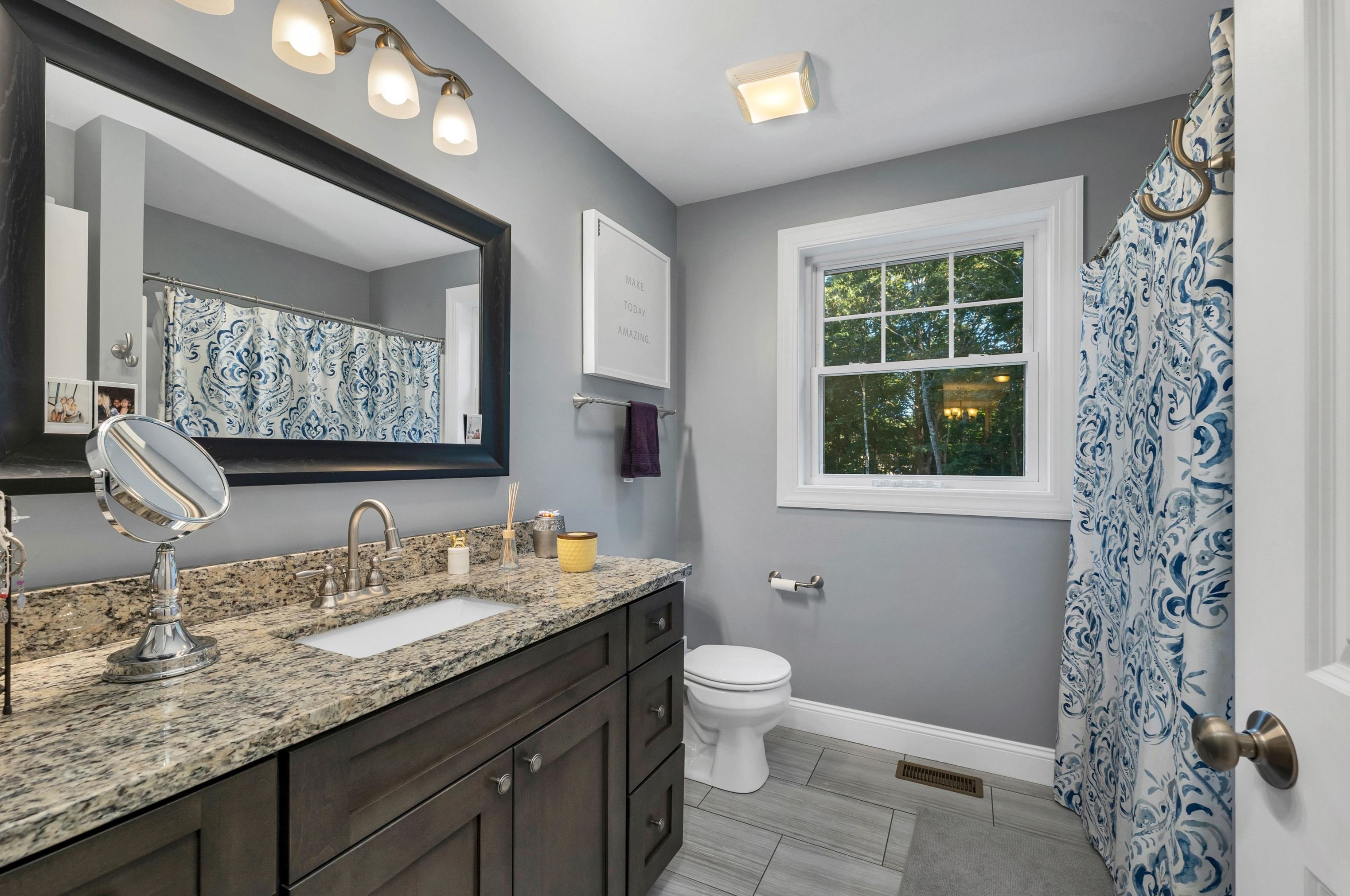 227 Ash Swamp Rd, Newmarket NH 03857-2073 exterior