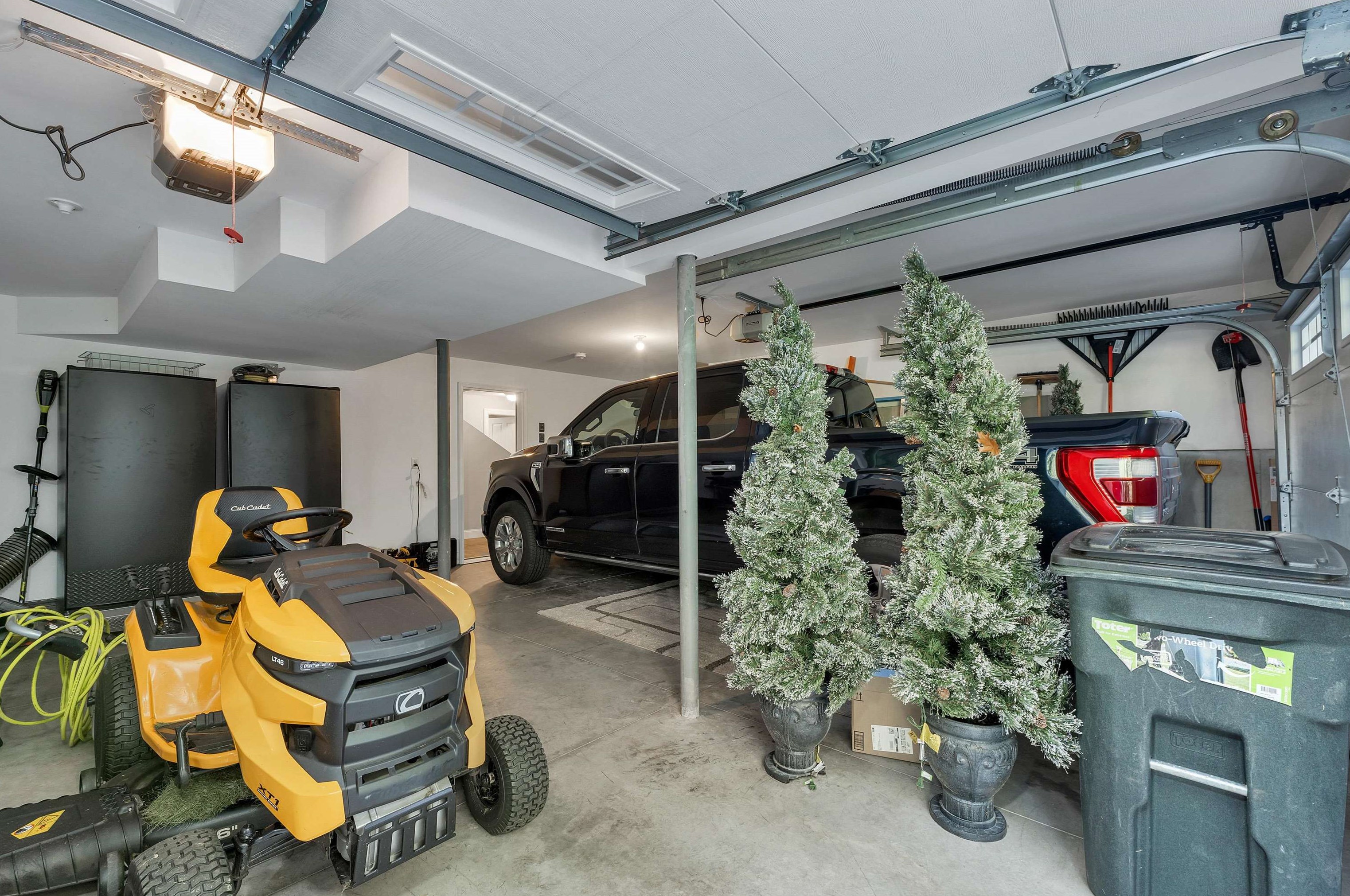 227 Ash Swamp Rd, Newmarket NH 03857-2073 exterior